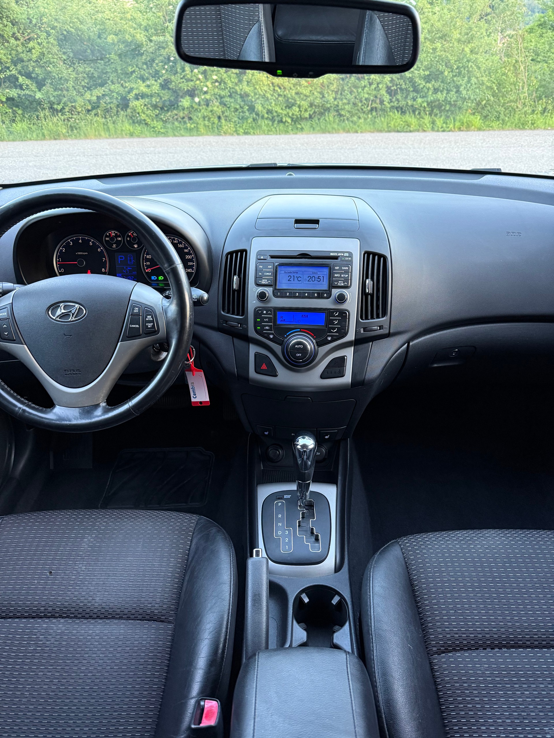 HYUNDAI i30 2.0 Premium-image-11
