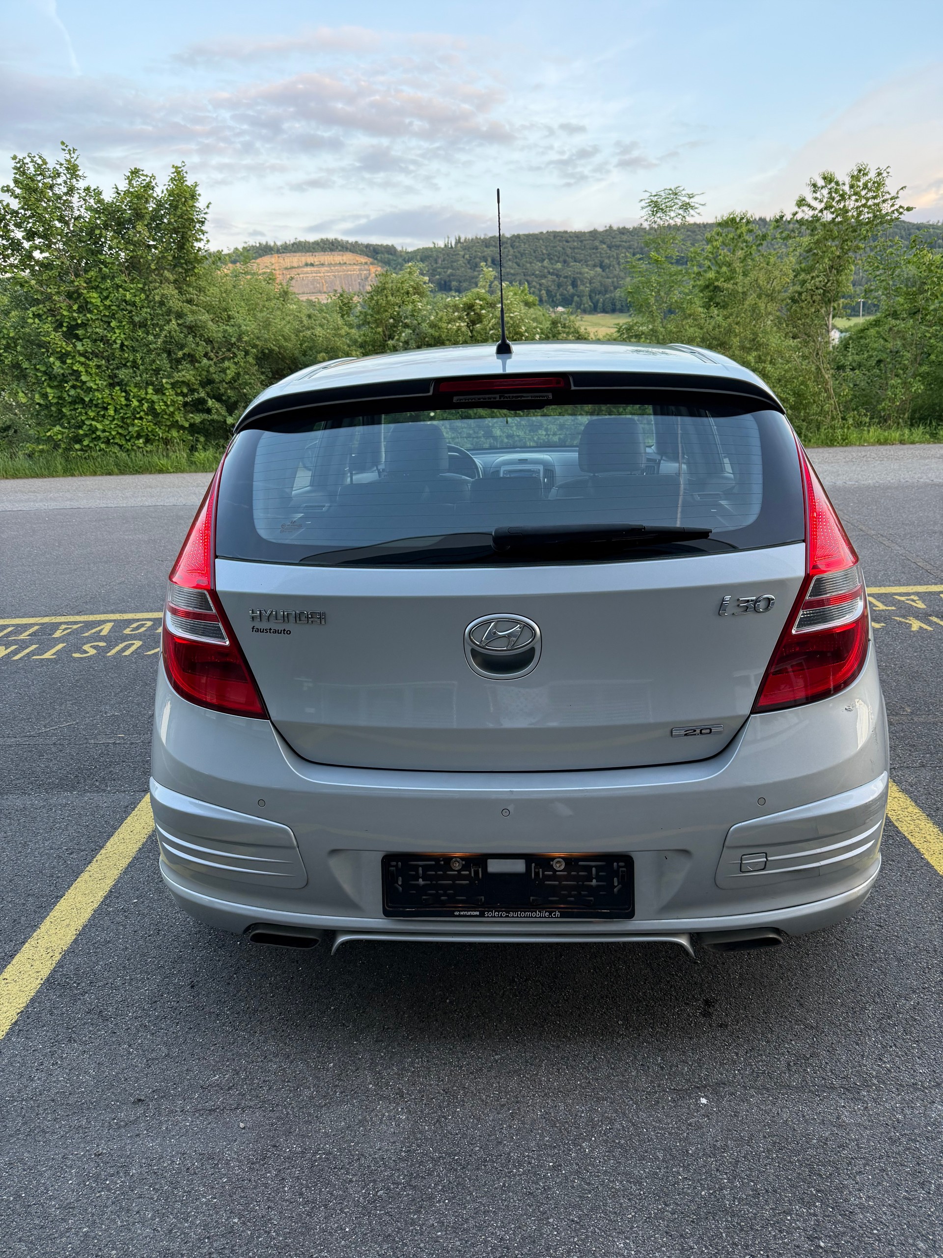 HYUNDAI i30 2.0 Premium-image-8