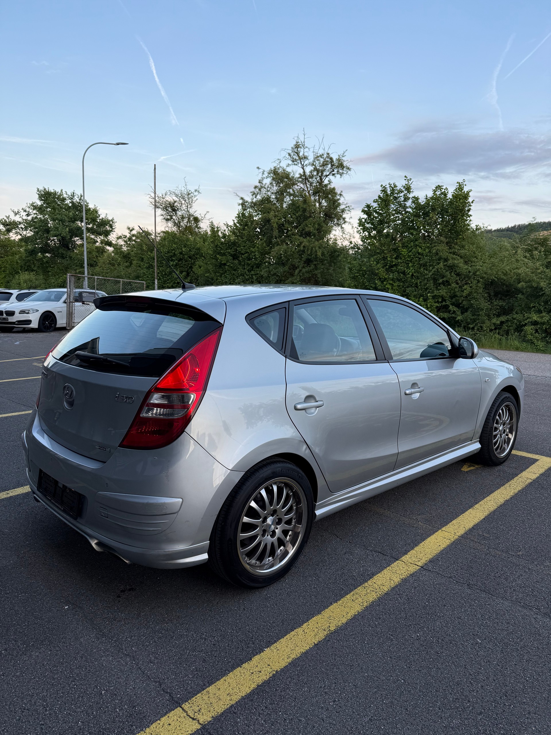 HYUNDAI i30 2.0 Premium-image-6