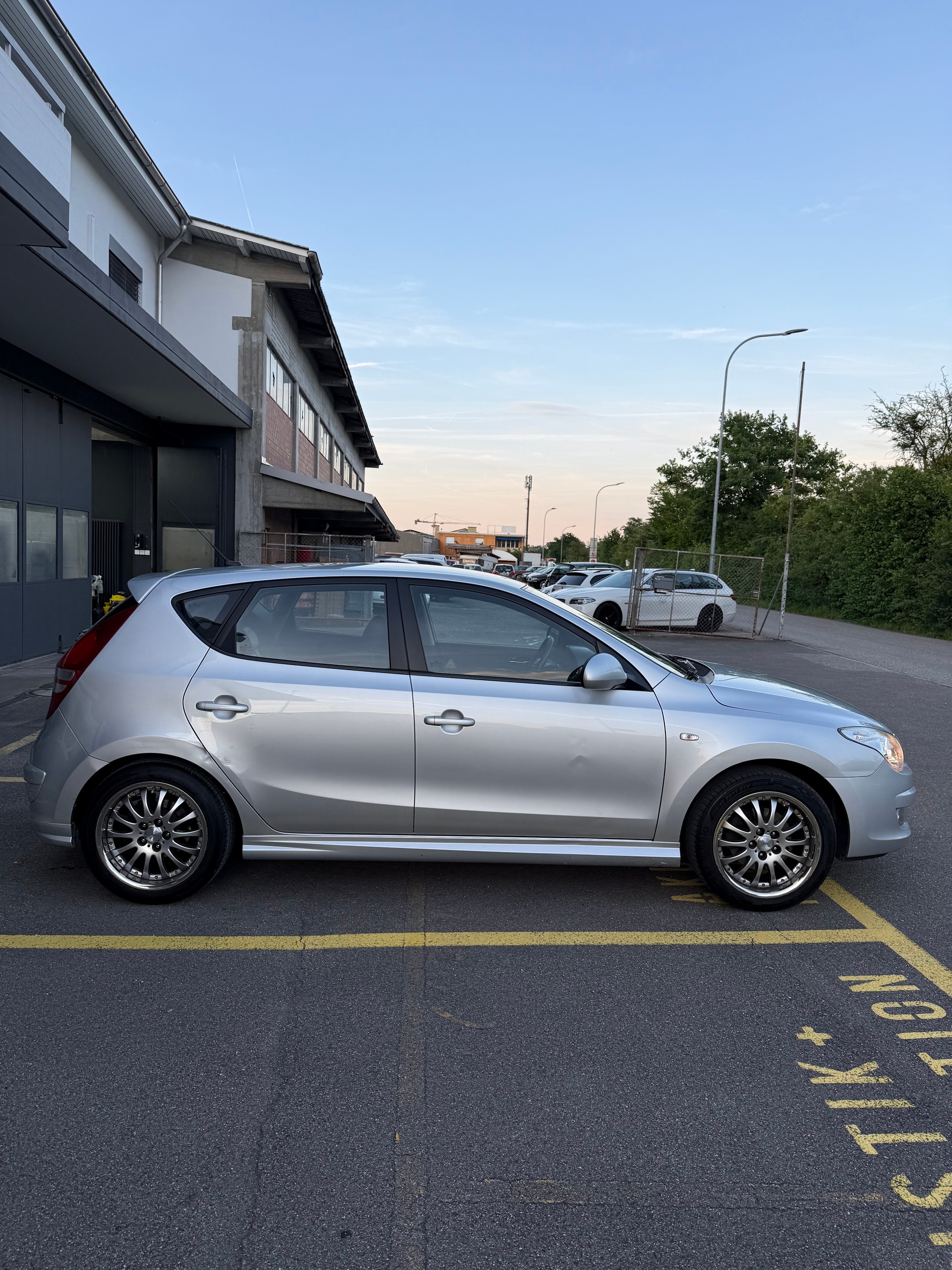 HYUNDAI i30 2.0 Premium-image-9