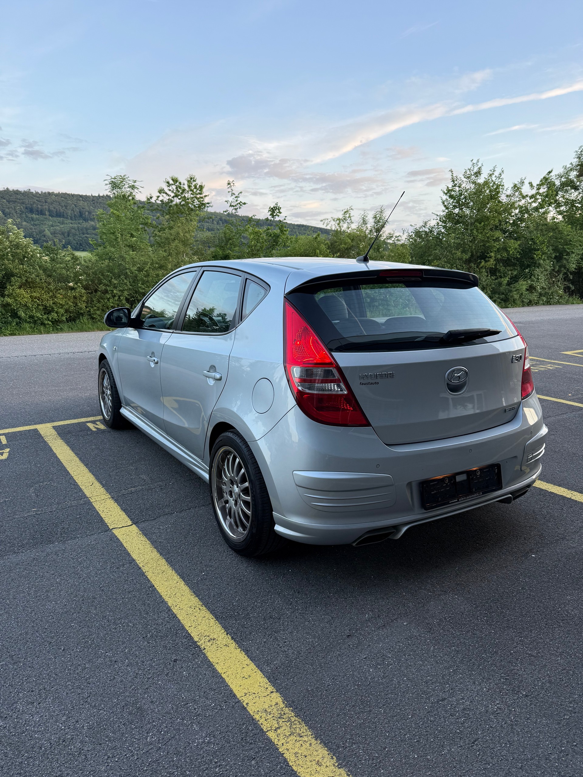 HYUNDAI i30 2.0 Premium-image-5
