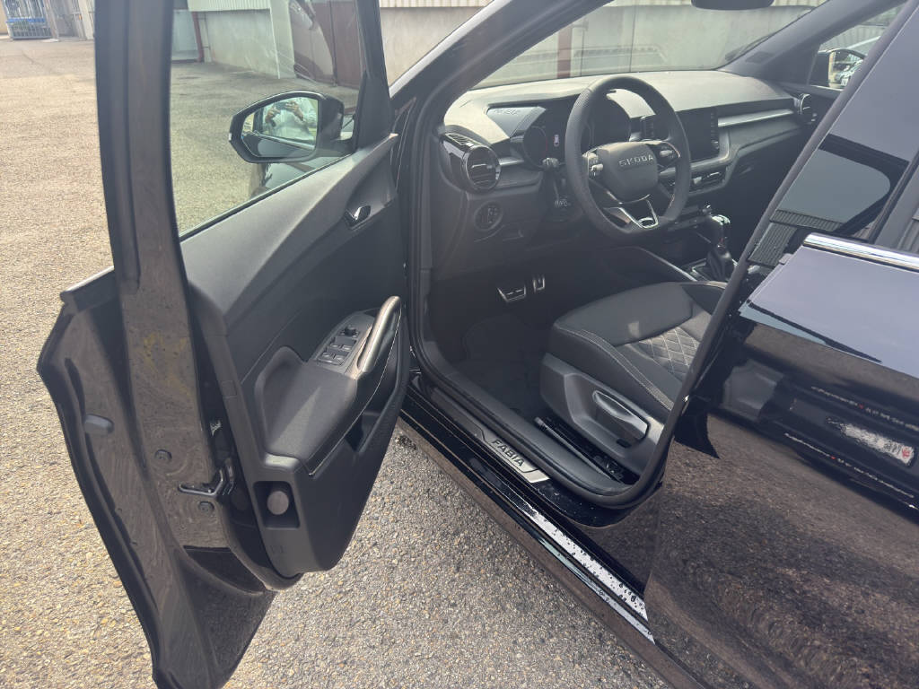 SKODA Fabia 1.5 TSI Dynamic DSG-image-14