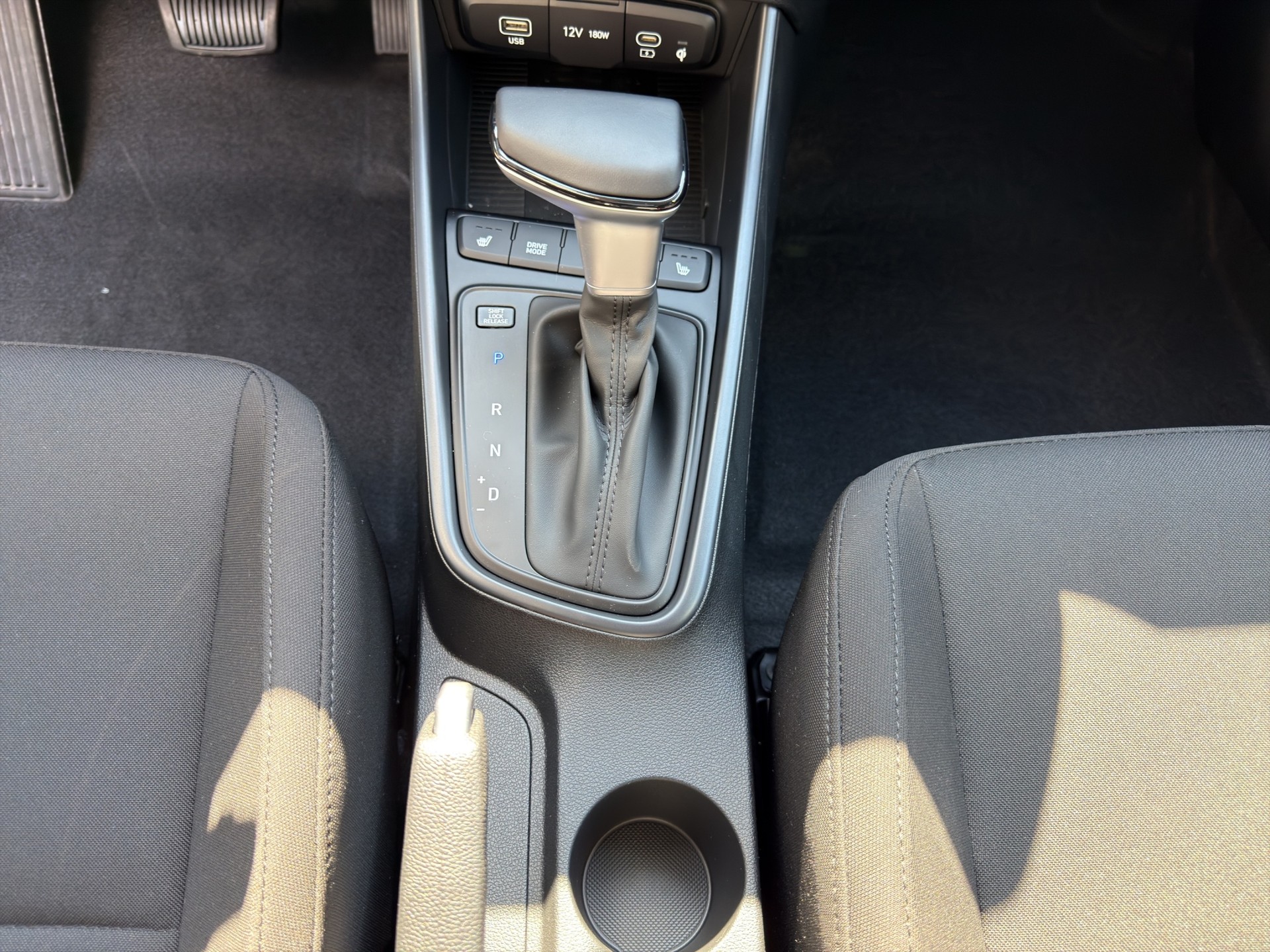 HYUNDAI i20 1.0 T-GDi Amplia DCT-image-18