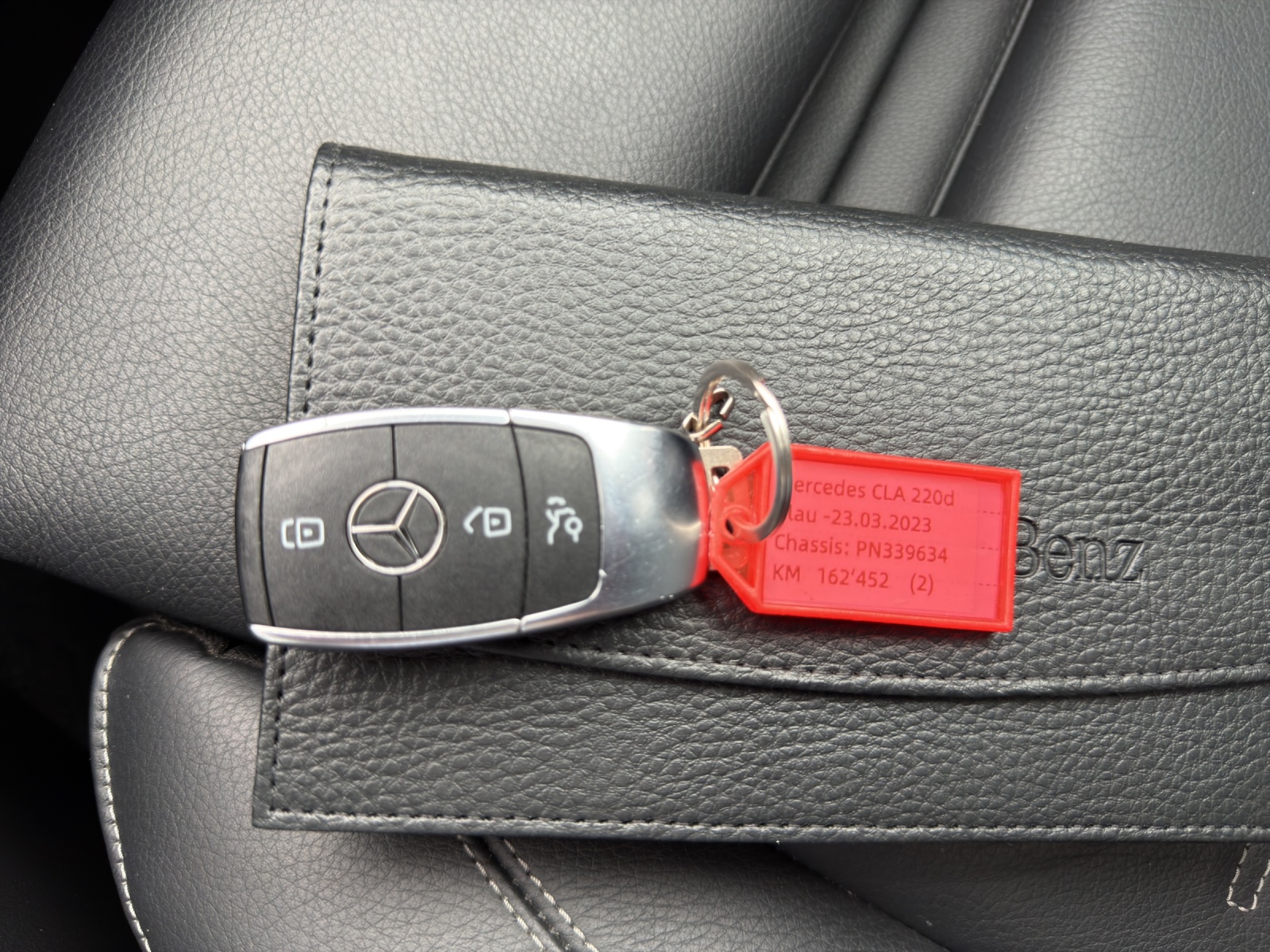 MERCEDES-BENZ CLA Shooting Brake 220 d 4Matic AMG Line-image-24