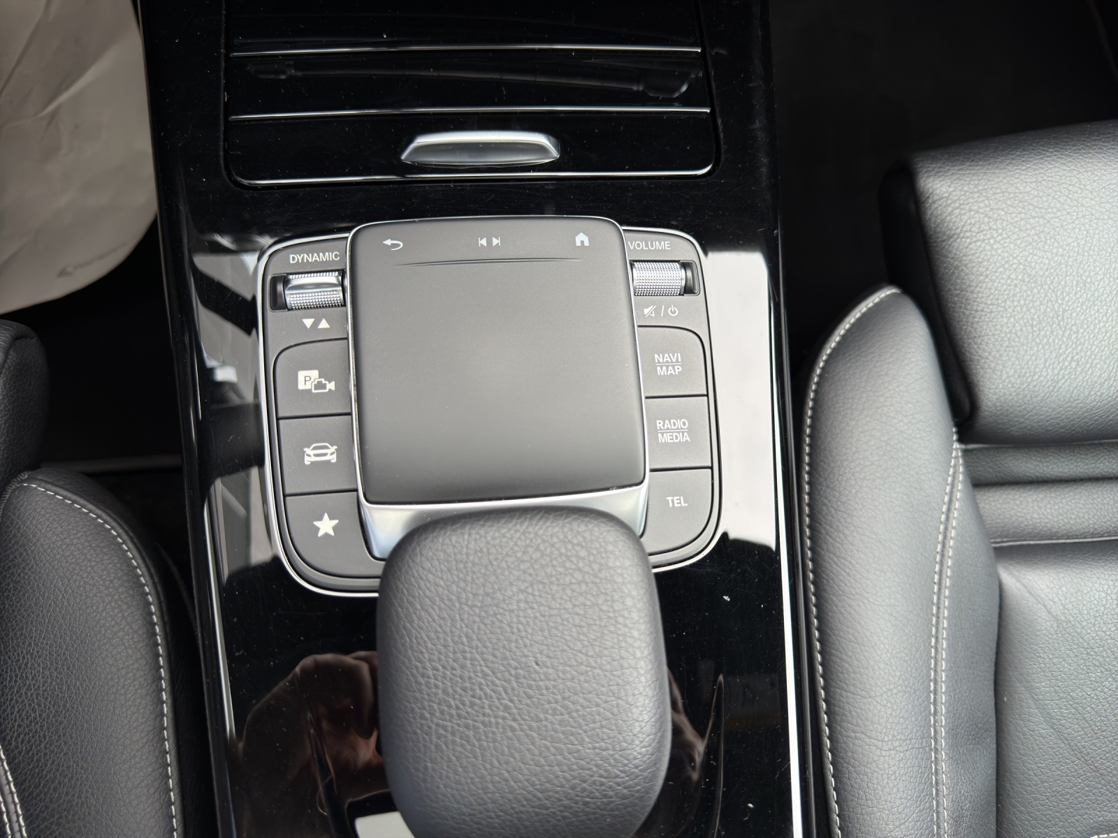 MERCEDES-BENZ CLA Shooting Brake 220 d 4Matic AMG Line-image-23