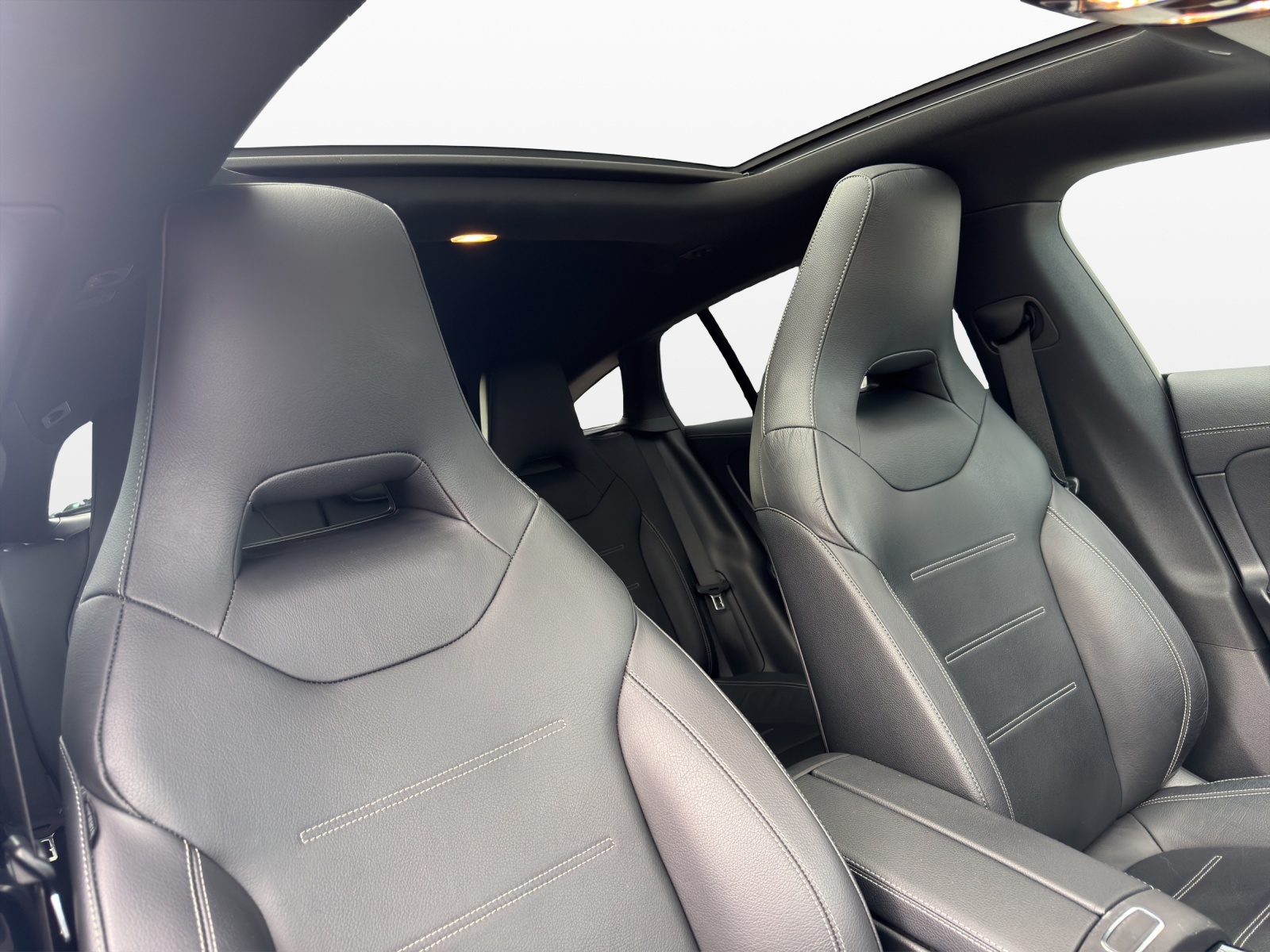 MERCEDES-BENZ CLA Shooting Brake 220 d 4Matic AMG Line-image-15