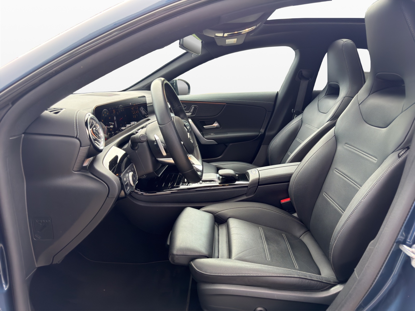 MERCEDES-BENZ CLA Shooting Brake 220 d 4Matic AMG Line-image-8