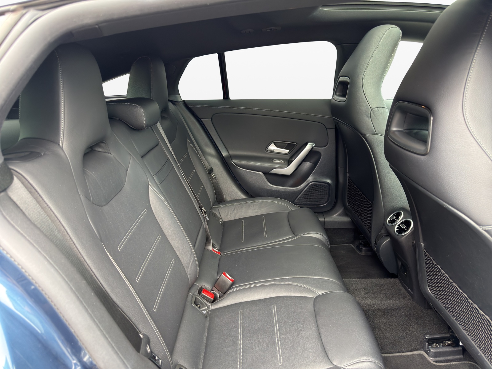 MERCEDES-BENZ CLA Shooting Brake 220 d 4Matic AMG Line-image-18