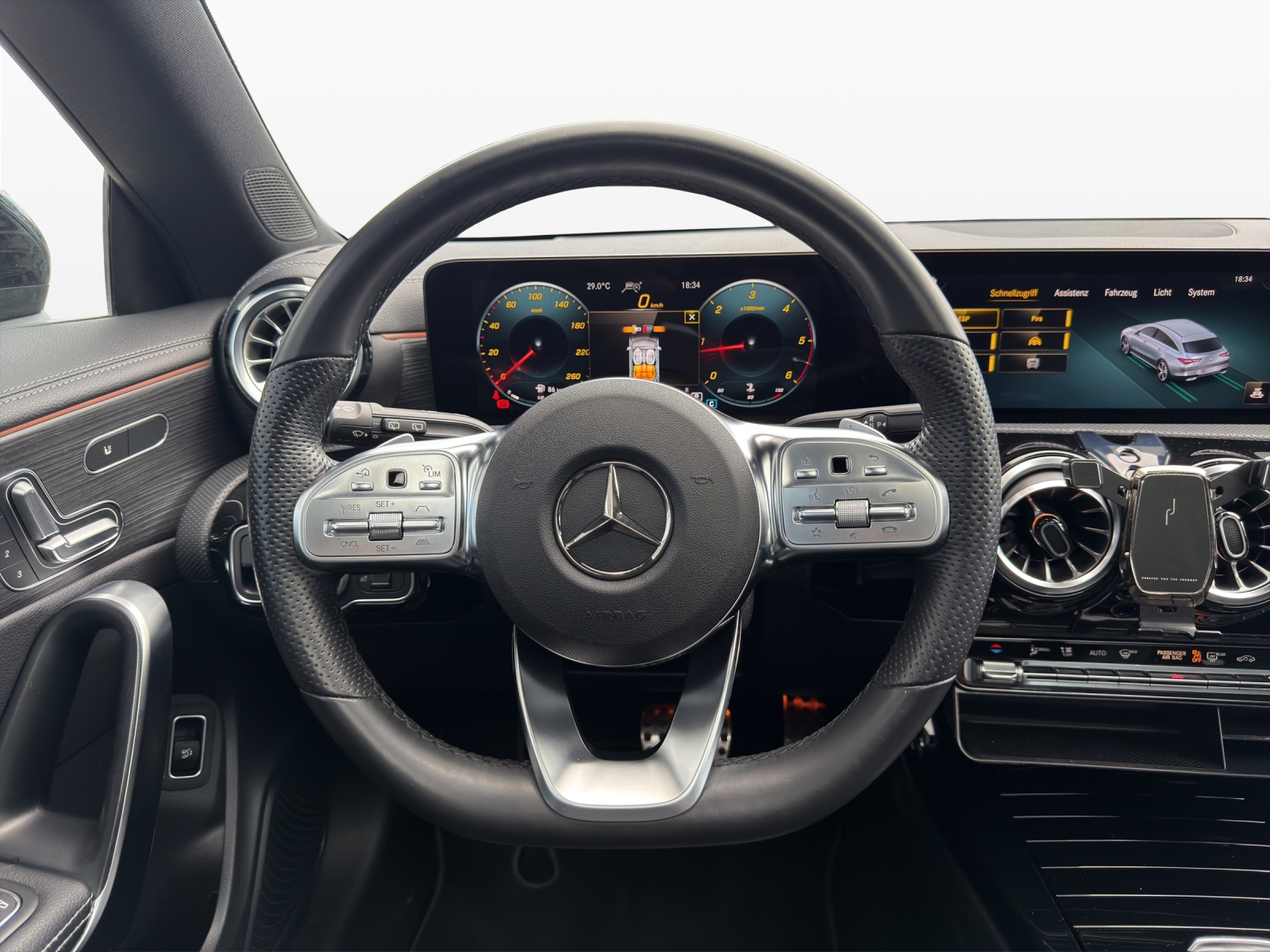 MERCEDES-BENZ CLA Shooting Brake 220 d 4Matic AMG Line-image-10