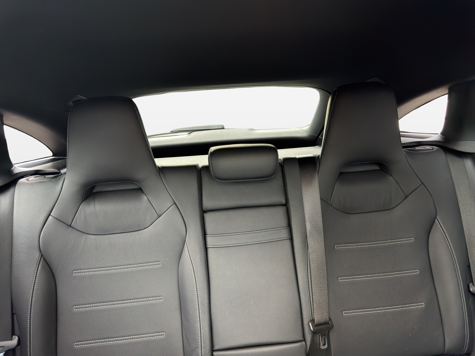 MERCEDES-BENZ CLA Shooting Brake 220 d 4Matic AMG Line-image-17