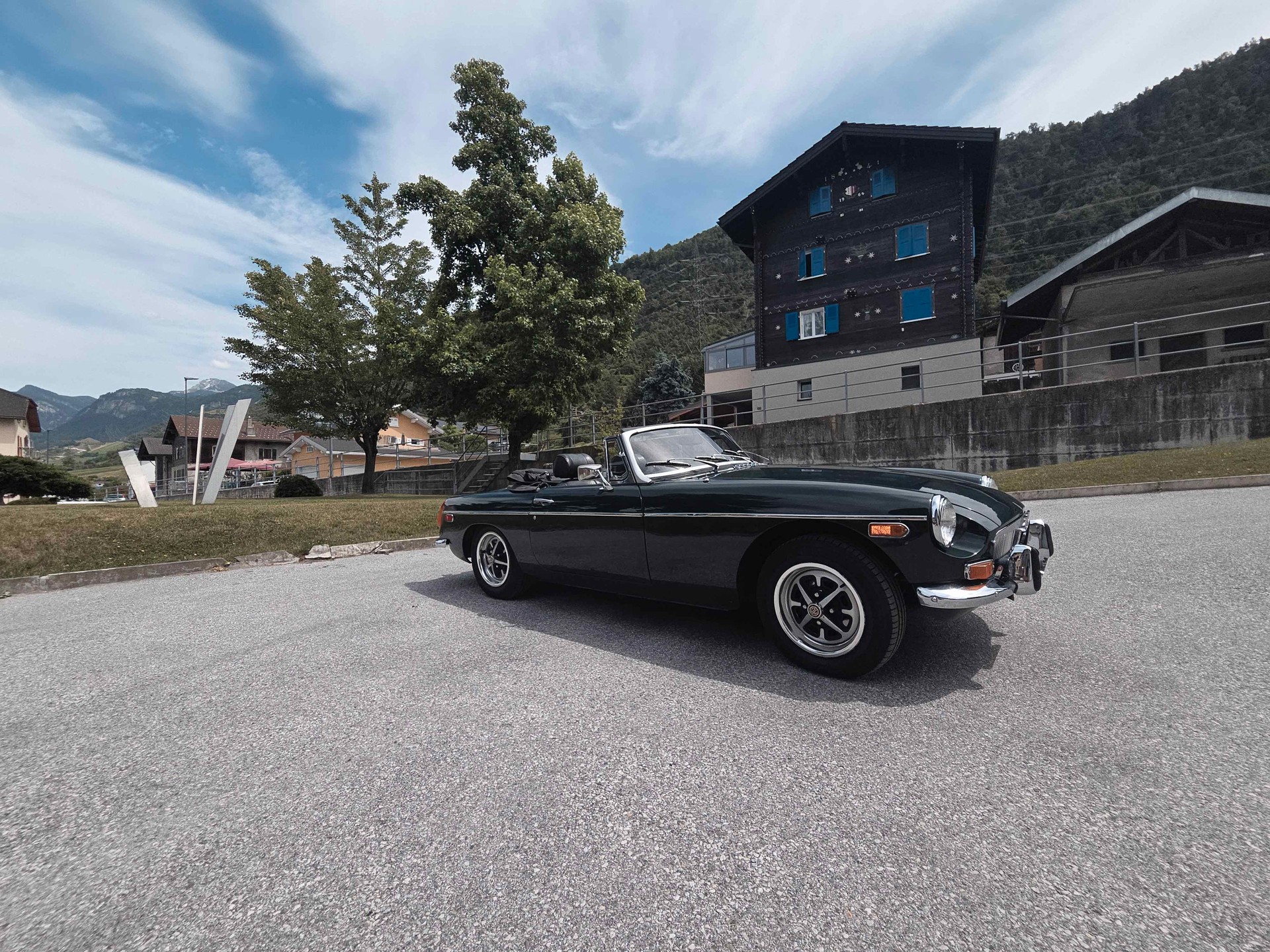 MG roadster-image-0