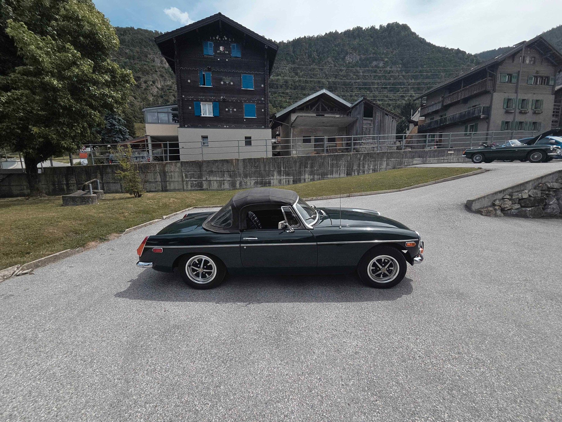 MG roadster-image-1