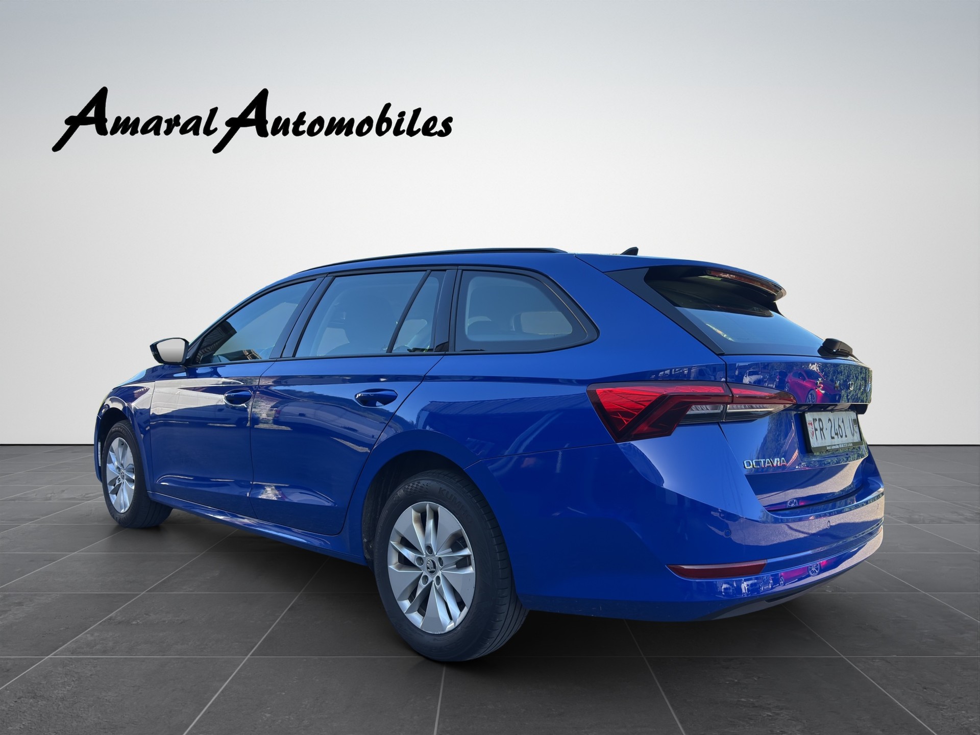 SKODA Octavia Combi 2.0 TDI DSG Ambition-image-4