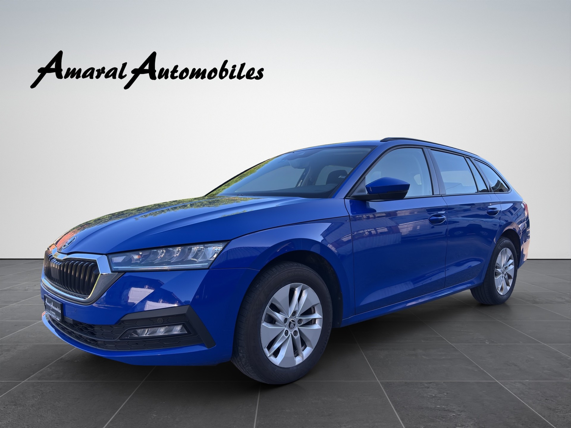 SKODA Octavia Combi 2.0 TDI DSG Ambition-image-0