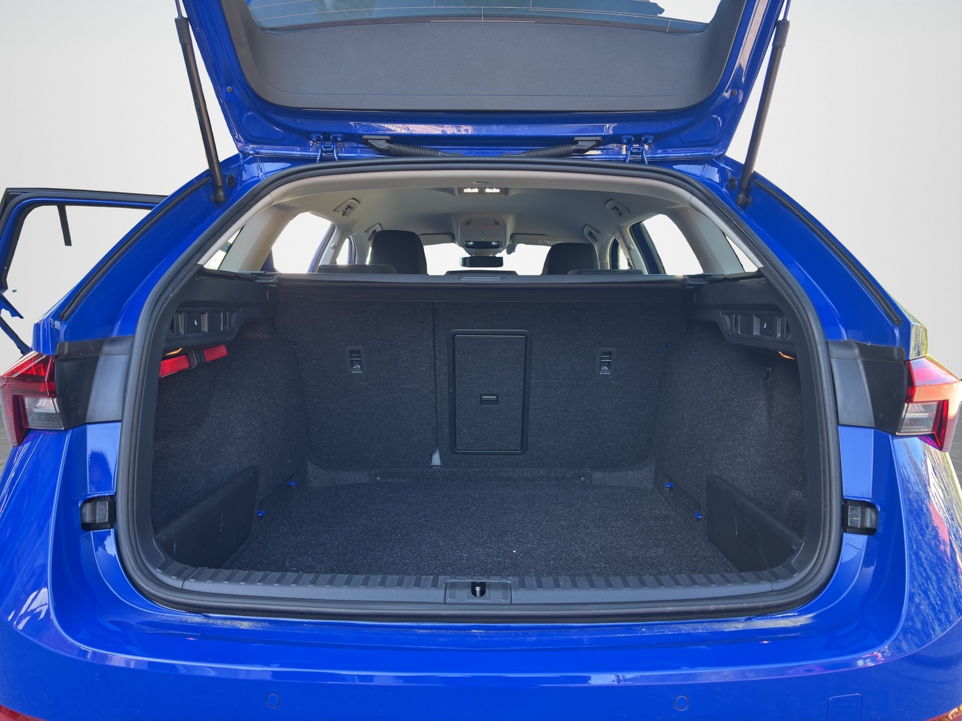 SKODA Octavia Combi 2.0 TDI DSG Ambition-image-13