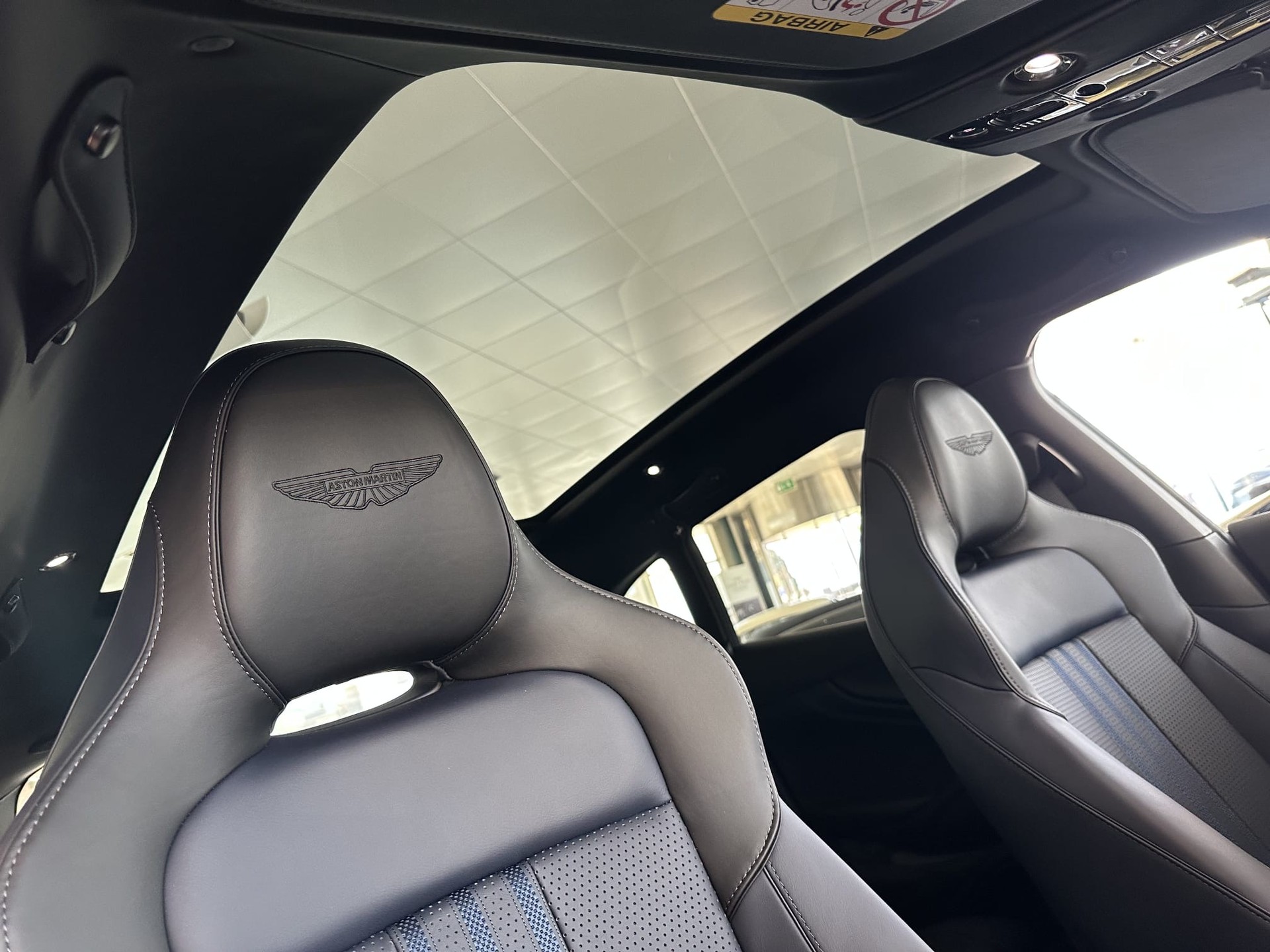ASTON MARTIN DBX 4.0 V8-image-7