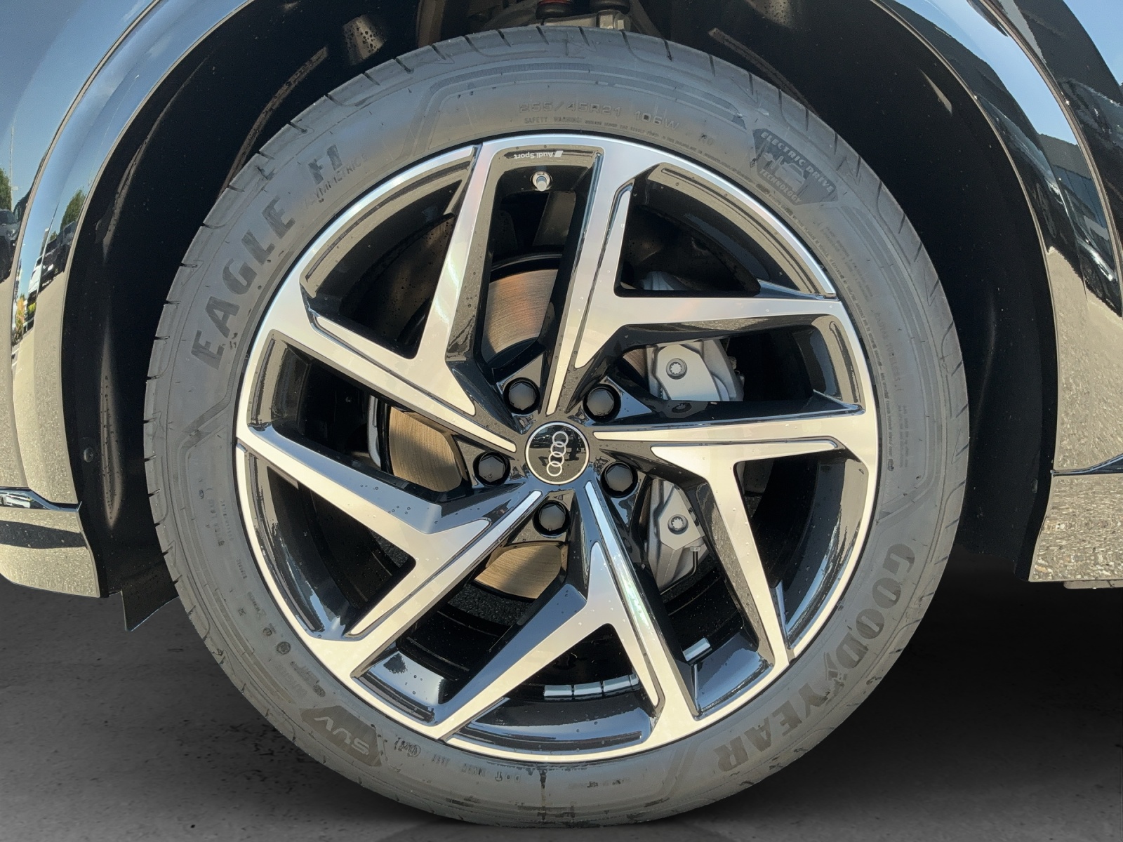 AUDI Q6 e-tron quattro-image-12