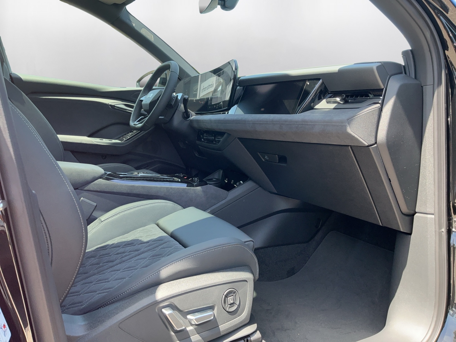AUDI Q6 e-tron quattro-image-13