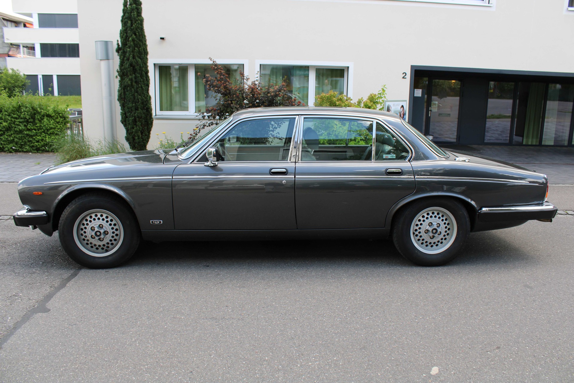 DAIMLER Double Six-image-6