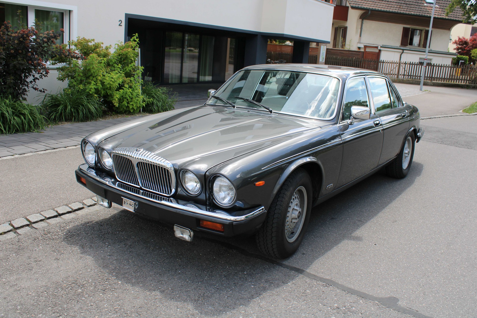DAIMLER Double Six-image-0