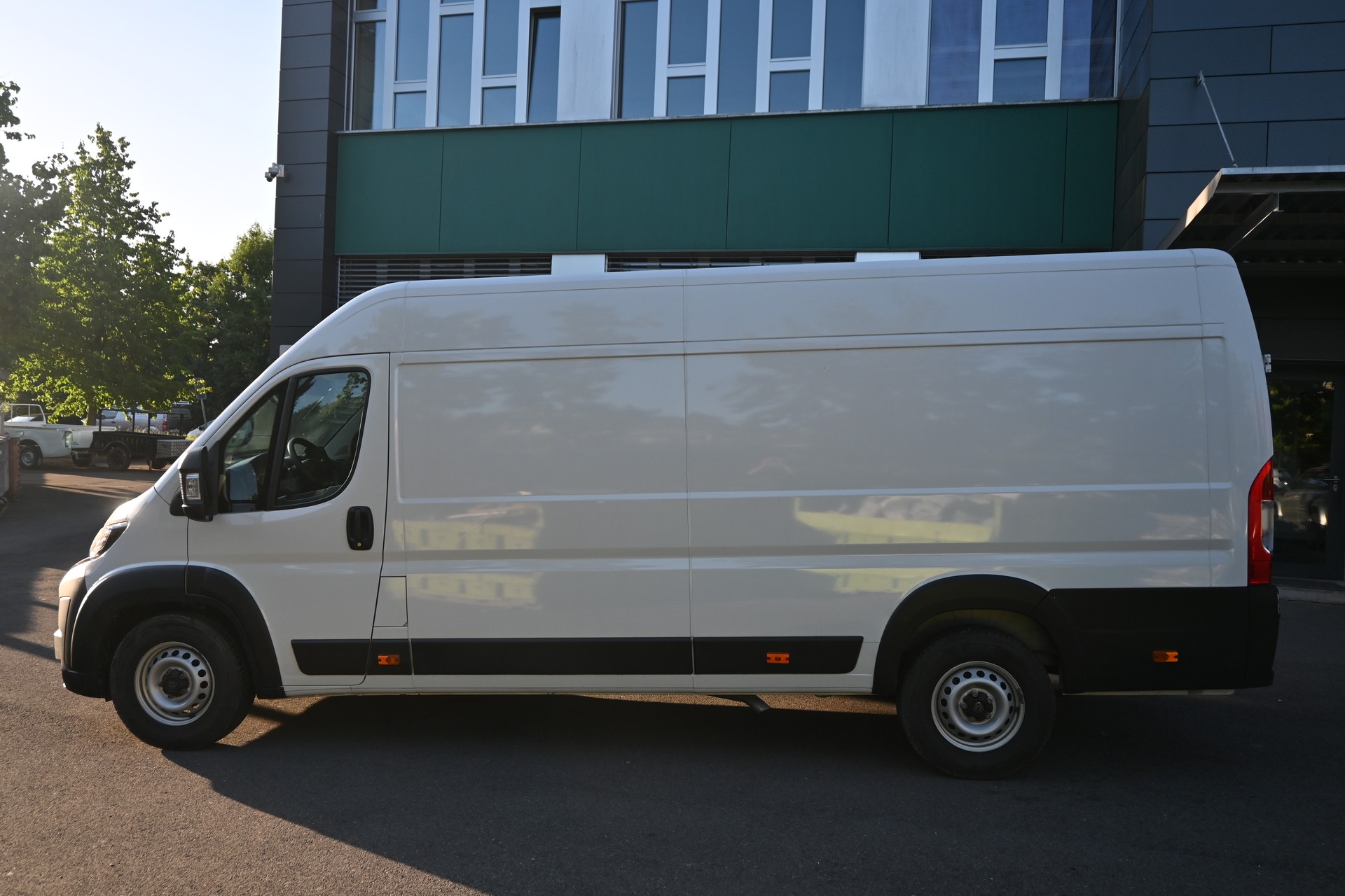 PEUGEOT Boxer Kaw. 435 L4H2 2.2 BlueHDi 180 S/S-image-2