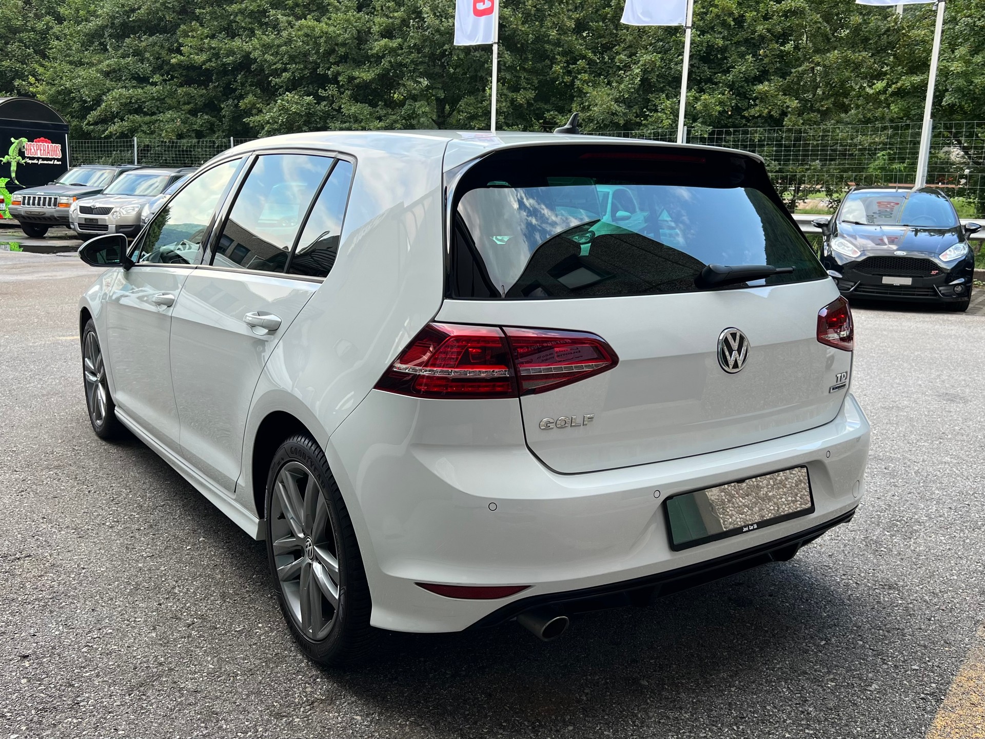 VW Golf 1.6 TDI Lounge R-Line DSG-image-2