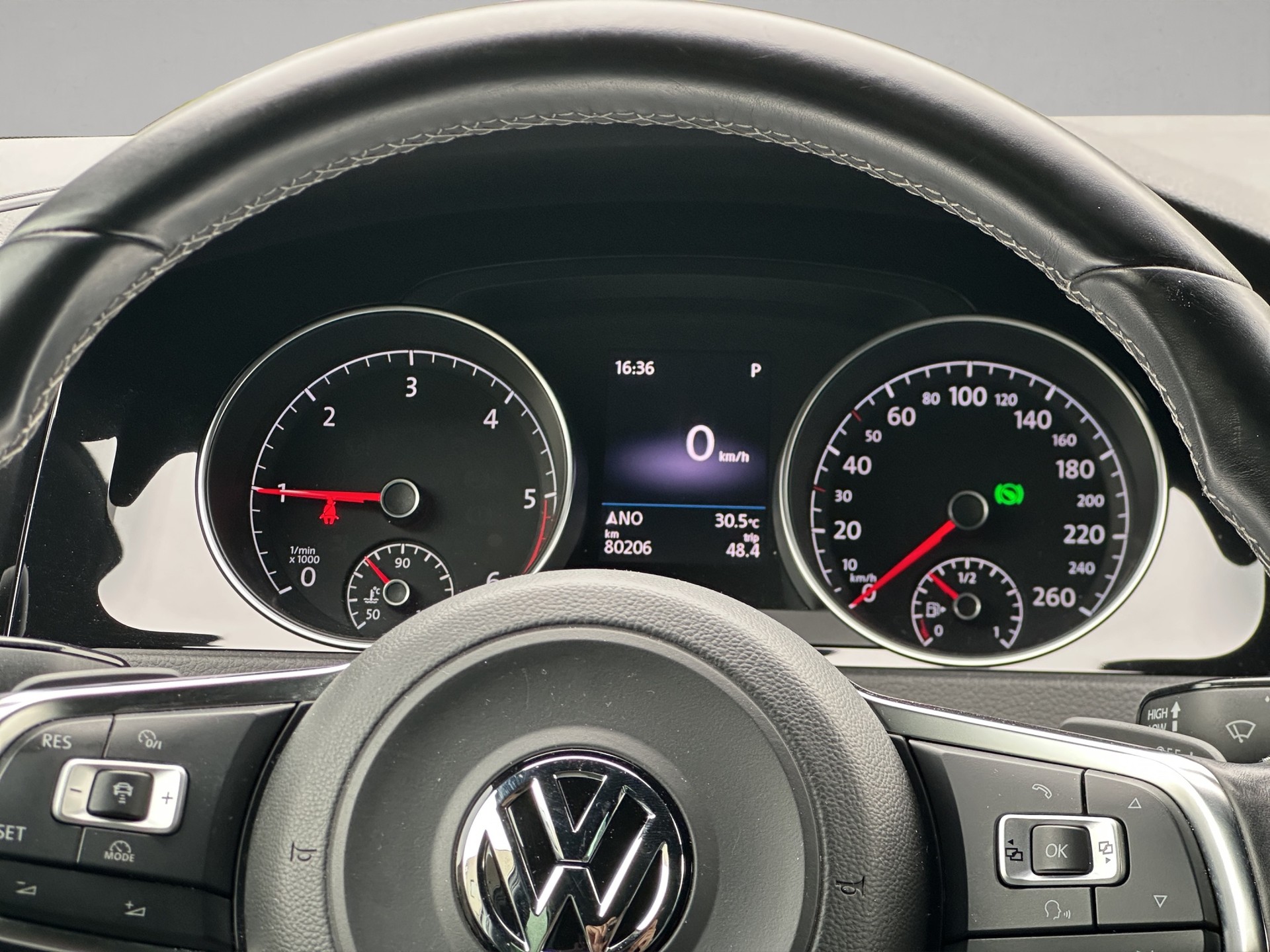 VW Golf 1.6 TDI Lounge R-Line DSG-image-10