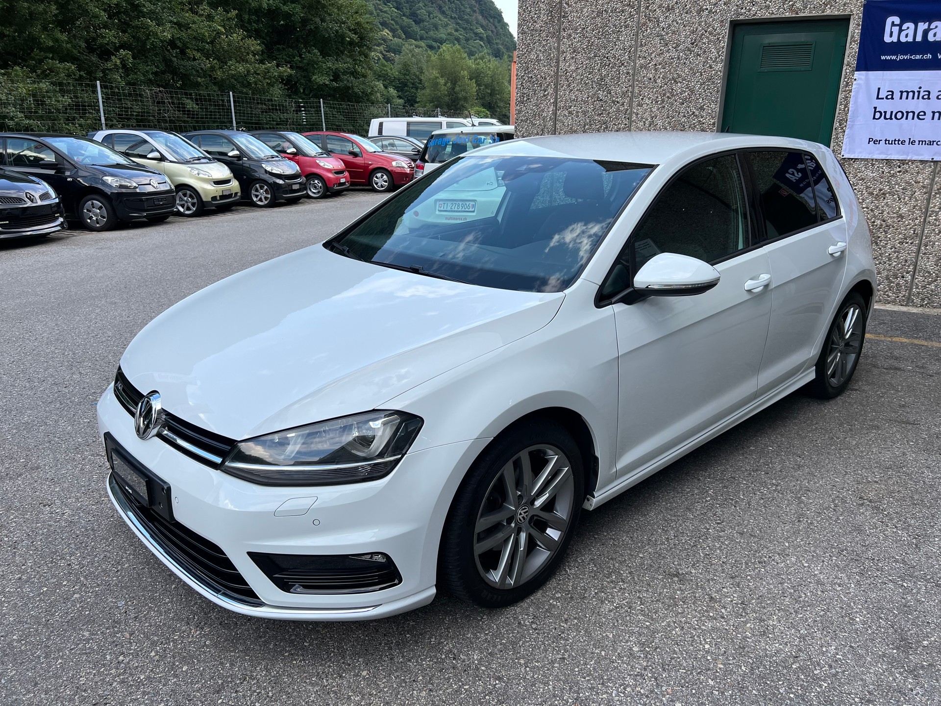 VW Golf 1.6 TDI Lounge R-Line DSG-image-1
