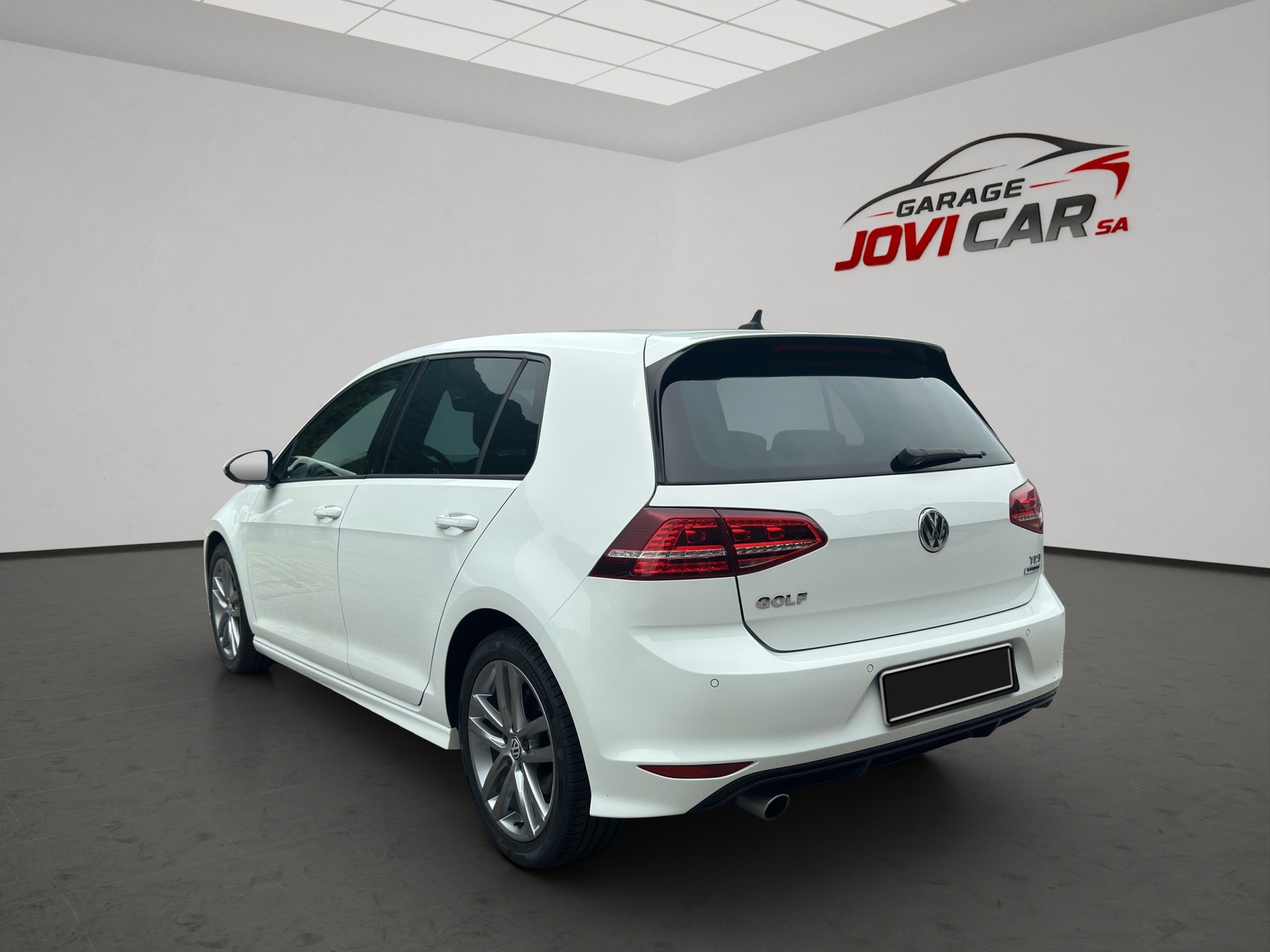 VW Golf 1.6 TDI Lounge R-Line DSG-image-4