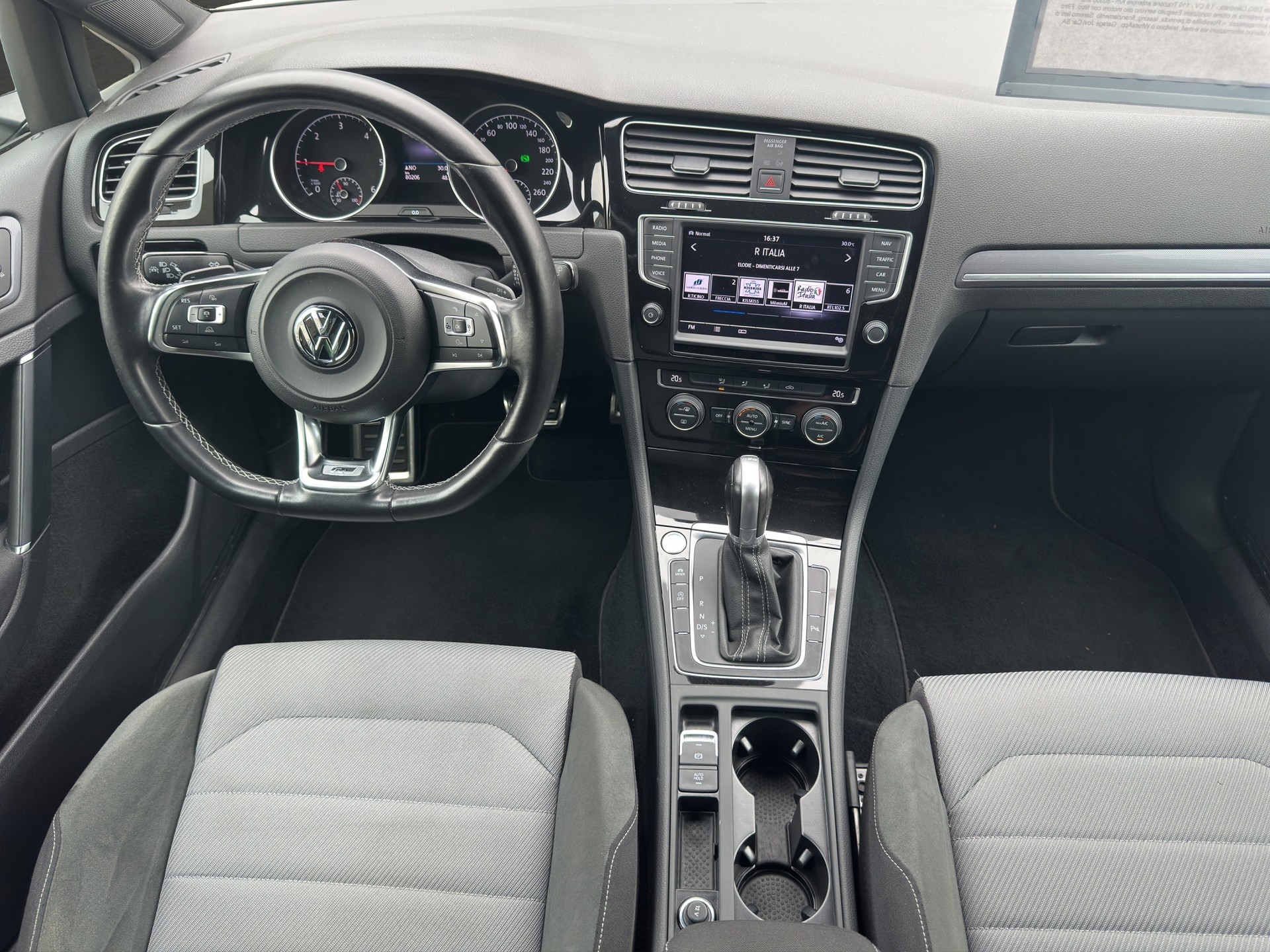 VW Golf 1.6 TDI Lounge R-Line DSG-image-9