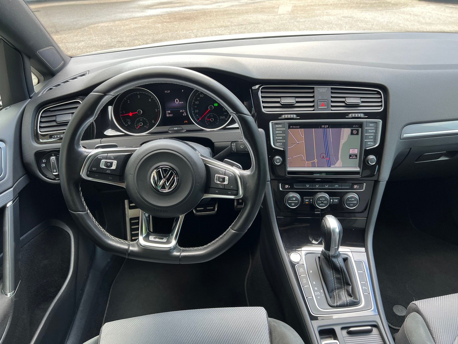 VW Golf 1.6 TDI Lounge R-Line DSG-image-5