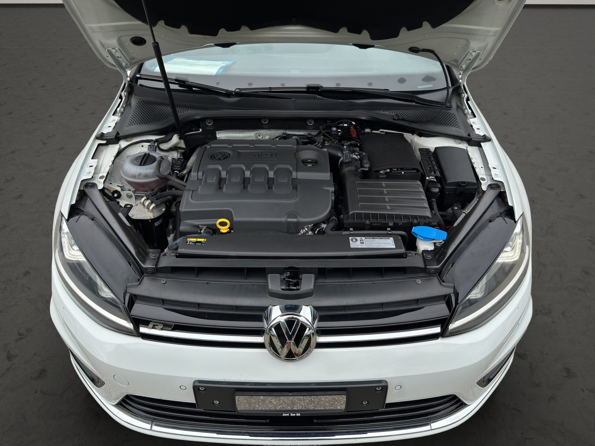 VW Golf 1.6 TDI Lounge R-Line DSG-image-15