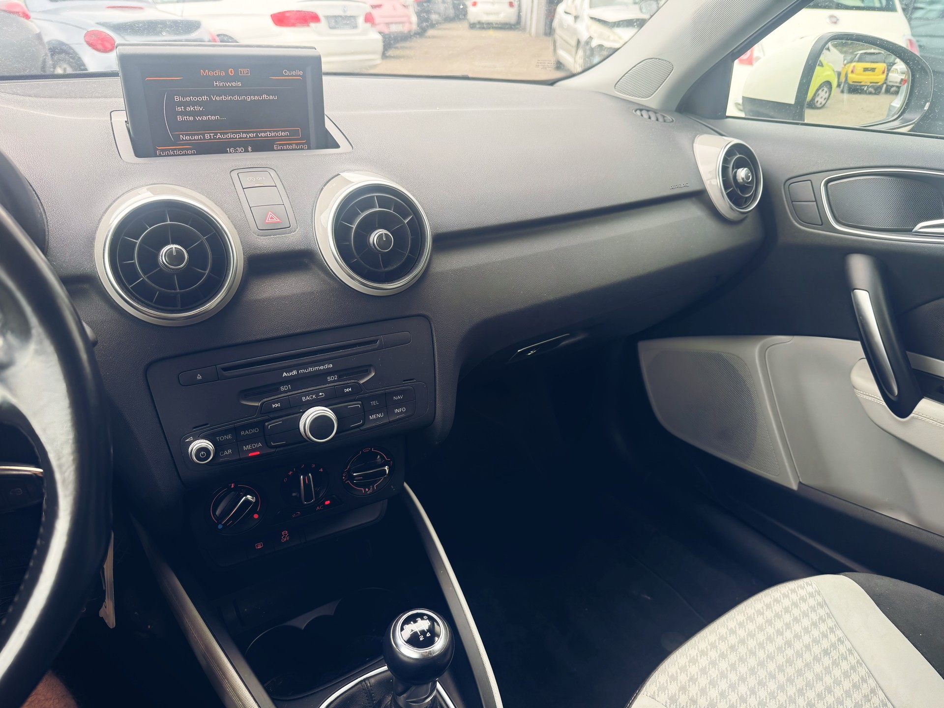AUDI A1 1.6 TDI Ambition-image-11