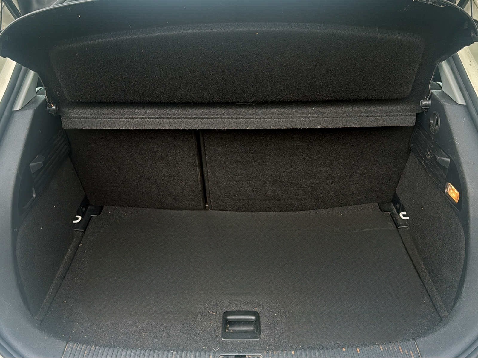 AUDI A1 1.6 TDI Ambition-image-8