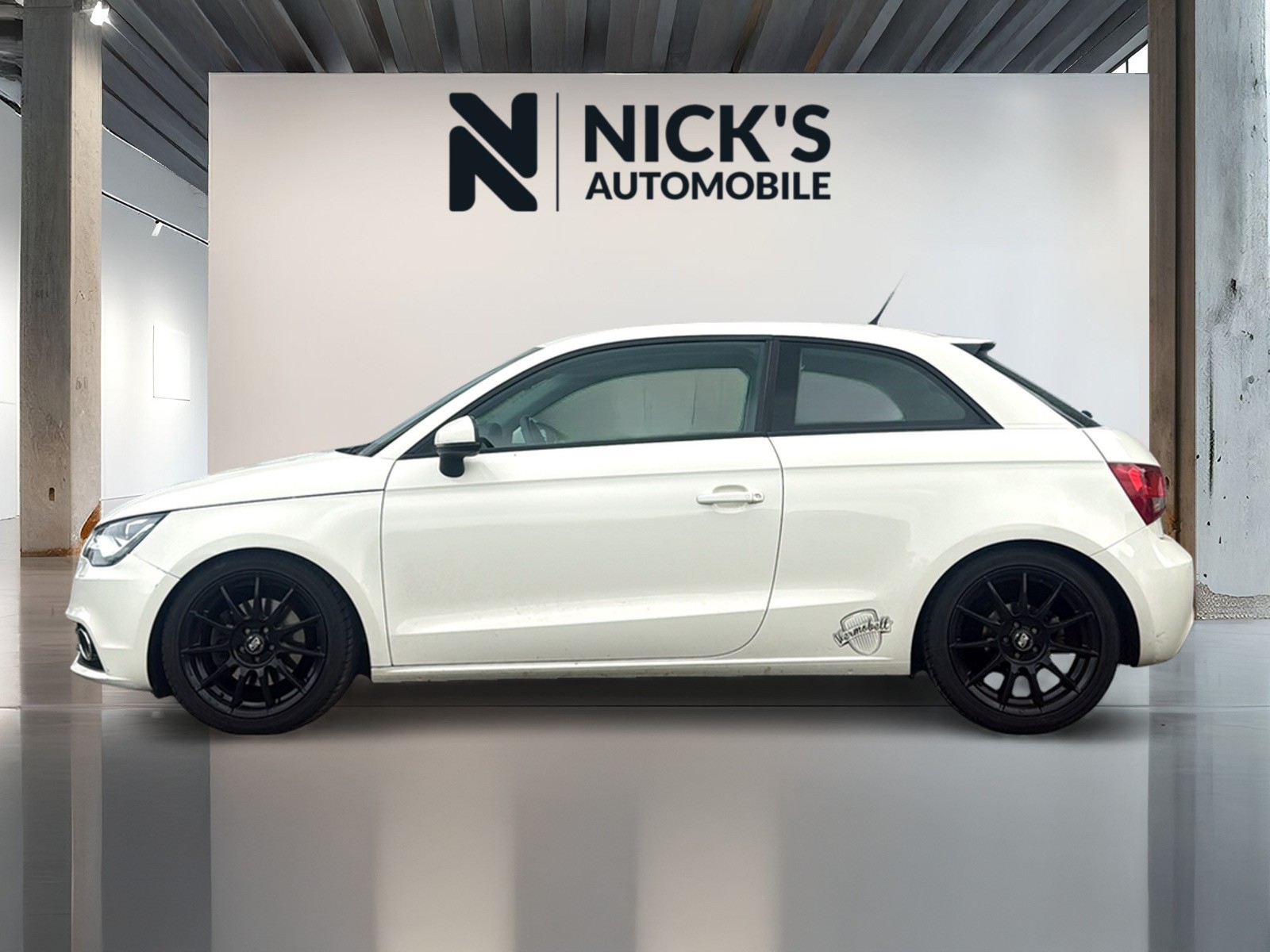 AUDI A1 1.6 TDI Ambition-image-4