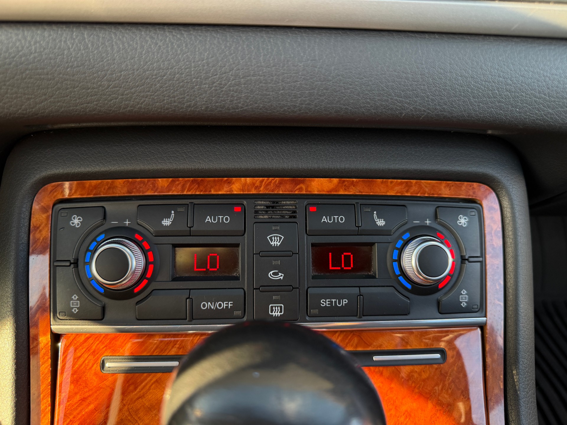 AUDI A8 3.0 TDI quattro tiptronic-image-13