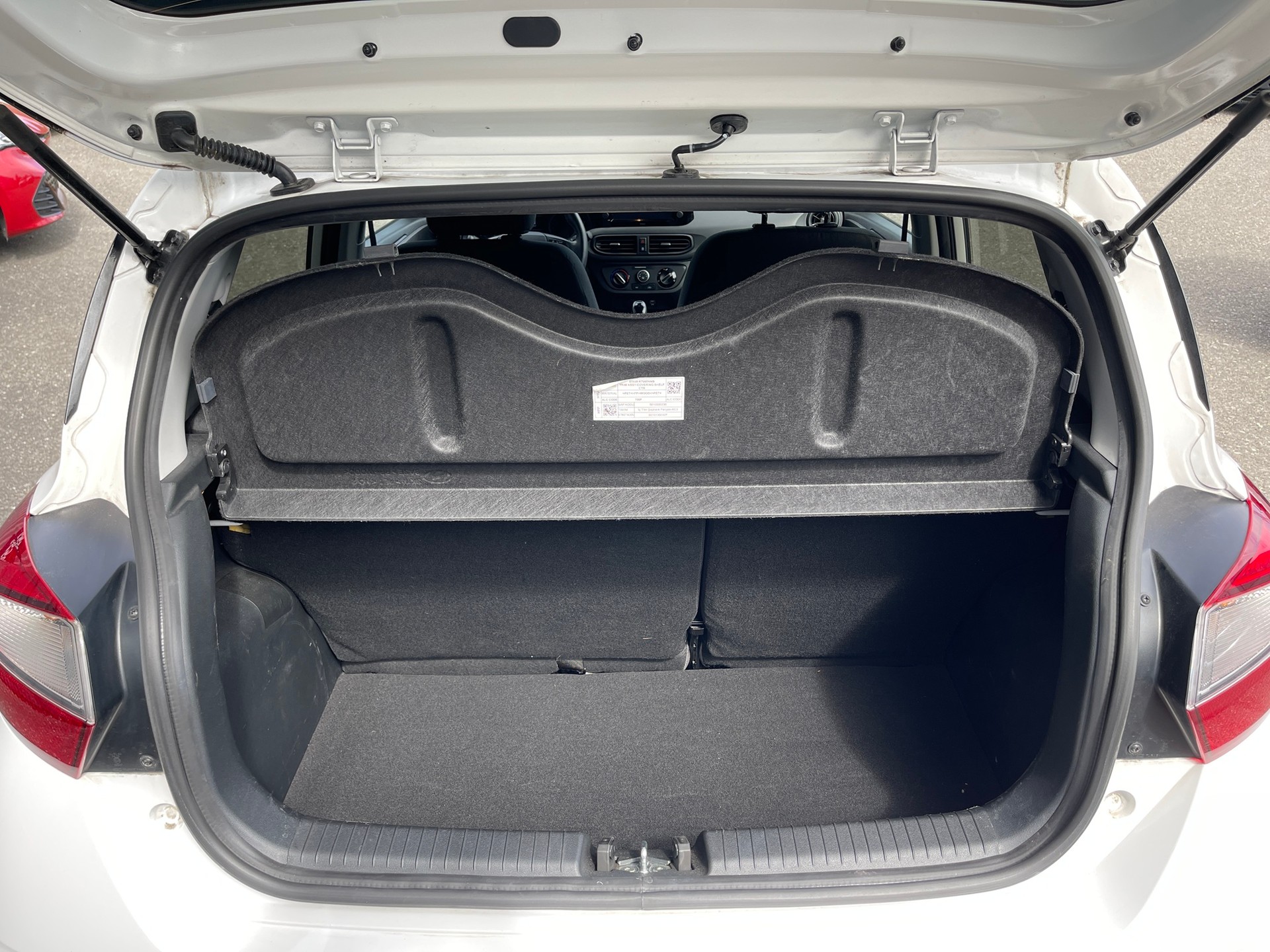 HYUNDAI i10 1.2 Amplia Automat-image-4