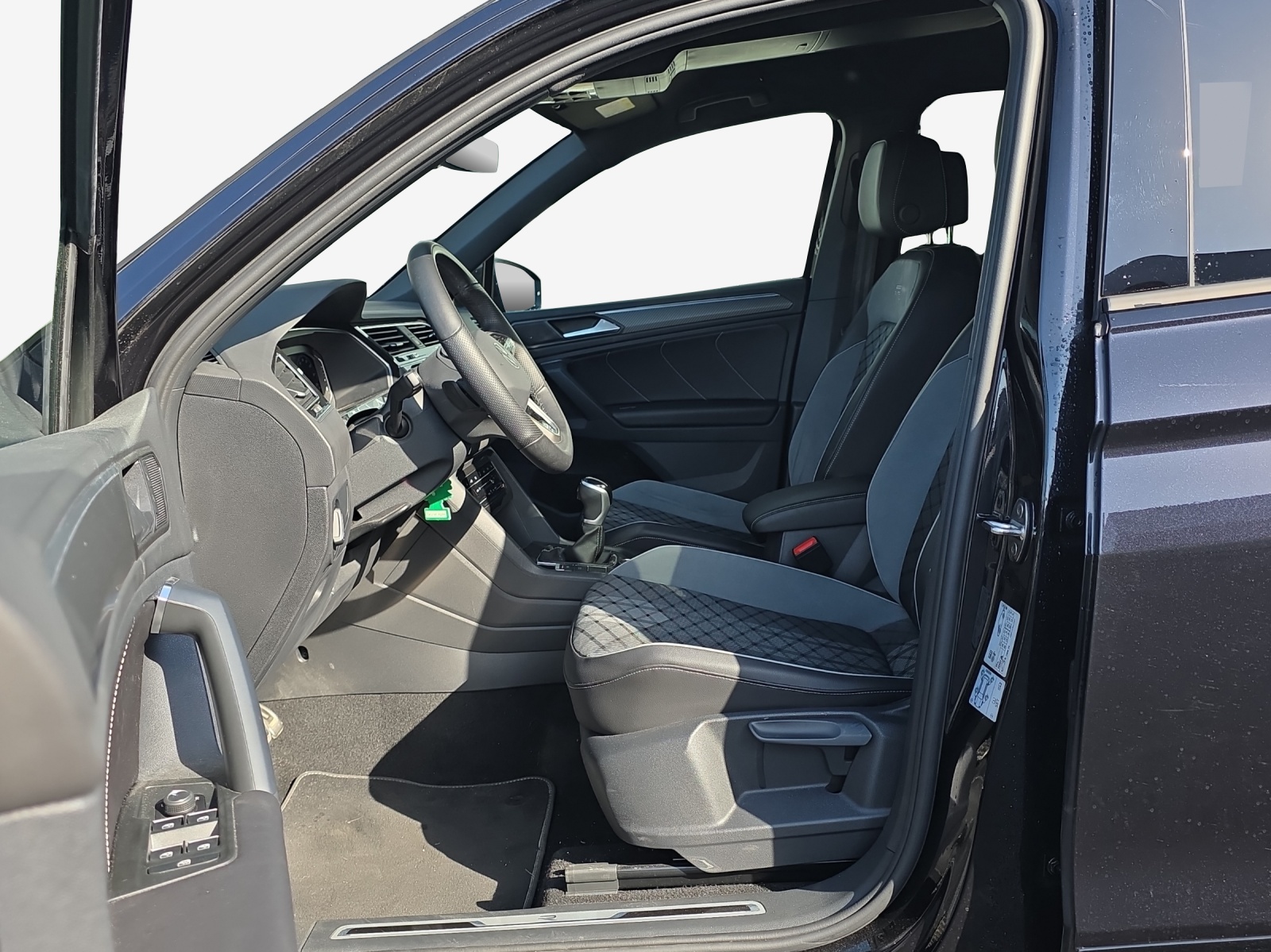 VW Tiguan 2.0TSI R-Line 4Motion DSG-image-7