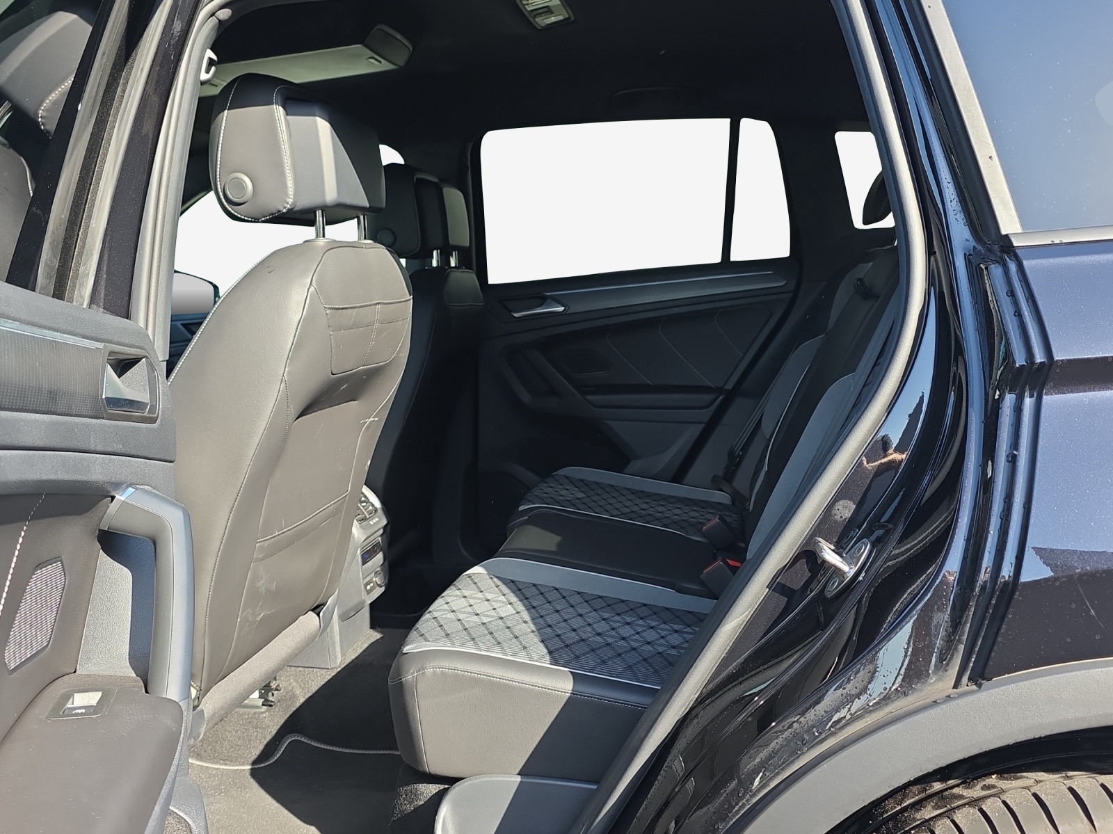VW Tiguan 2.0TSI R-Line 4Motion DSG-image-11