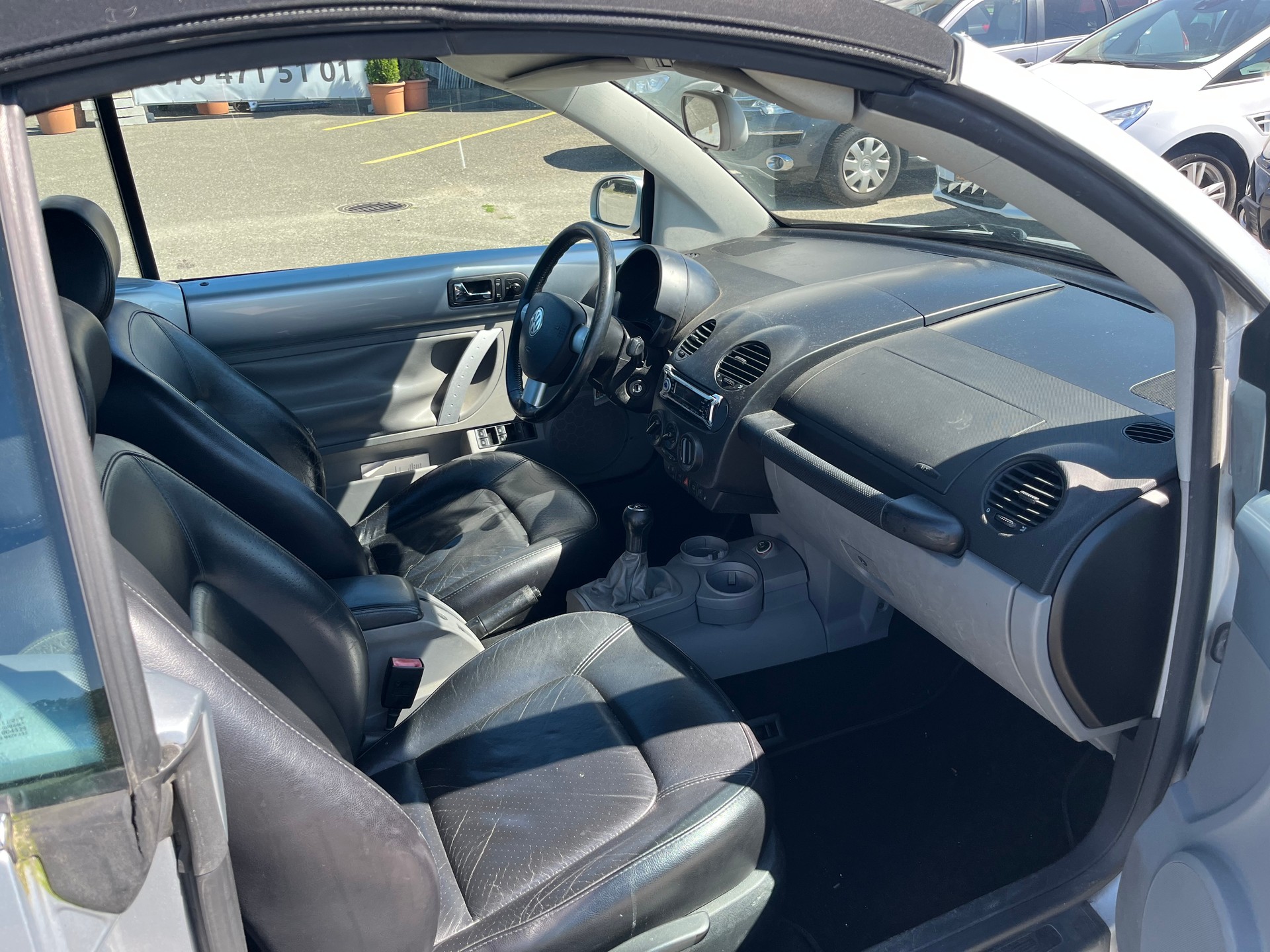 VW Beetle Cabrio 2.0-image-5