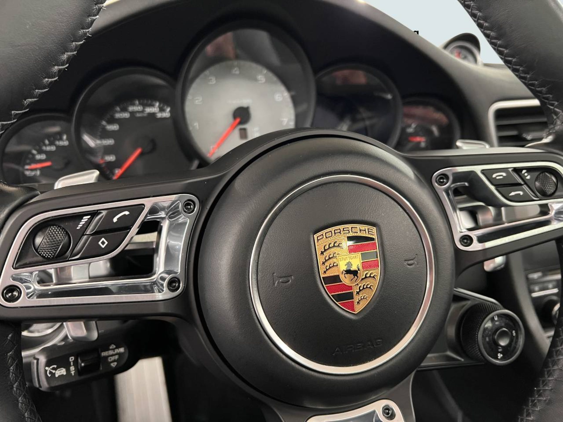 PORSCHE 911 Targa 4S-image-16