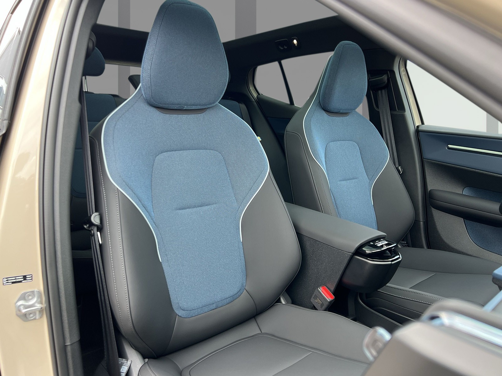 VOLVO EX30 E60 Twin Ultra Performance AWD-image-13