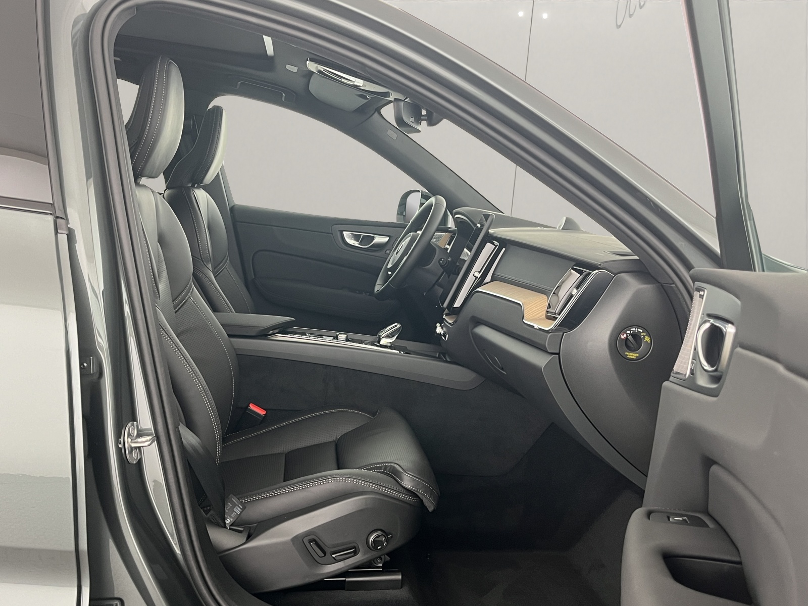 VOLVO XC60 2.0 T8 TE Ultra Dark eAWD-image-9