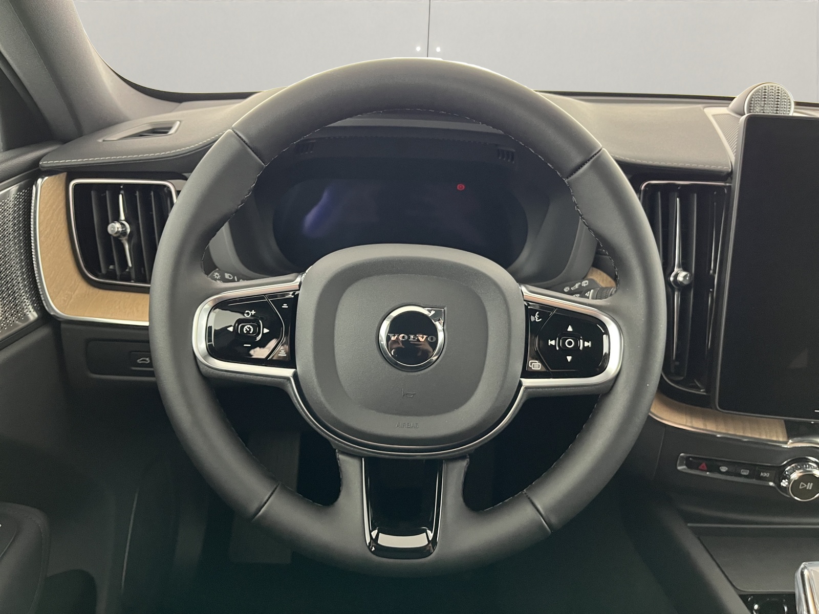 VOLVO XC60 2.0 T8 TE Ultra Dark eAWD-image-13