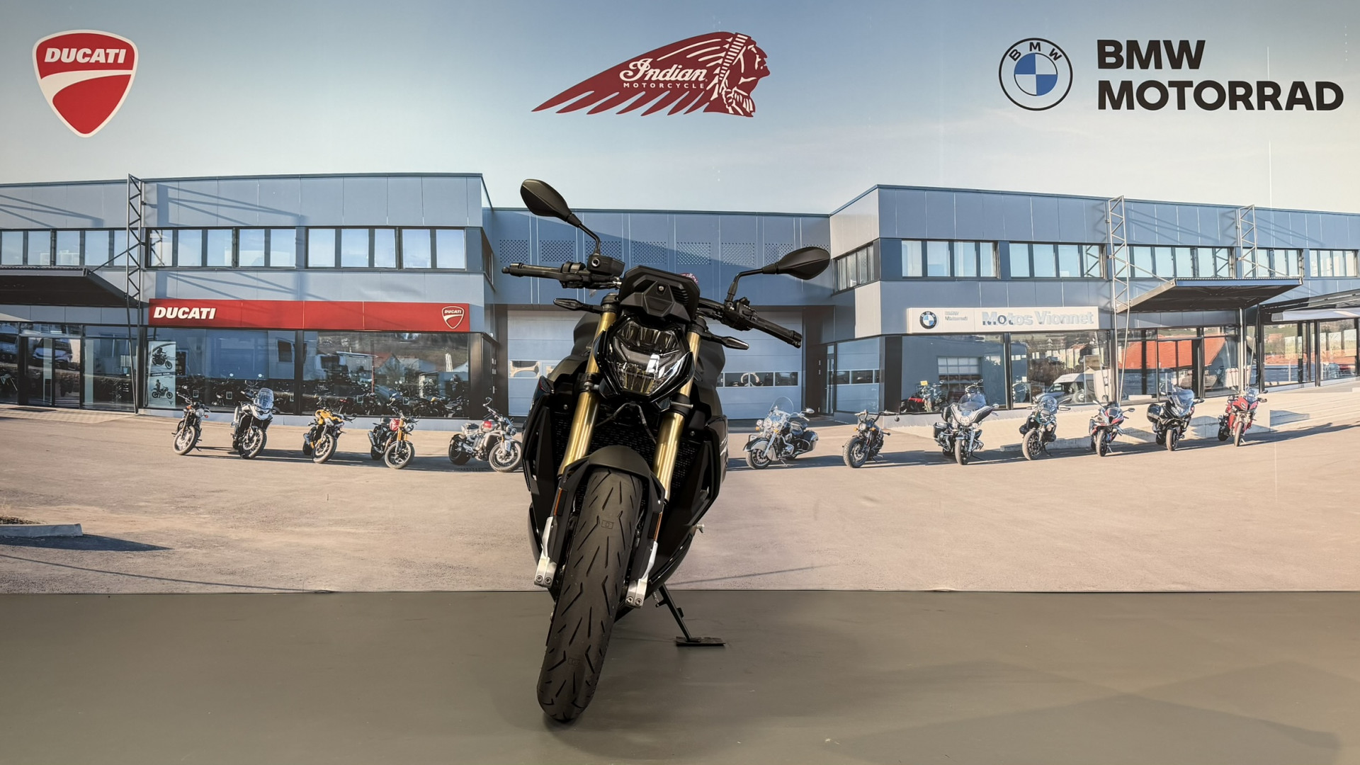 BMW S 1000 R-showroom-element-1