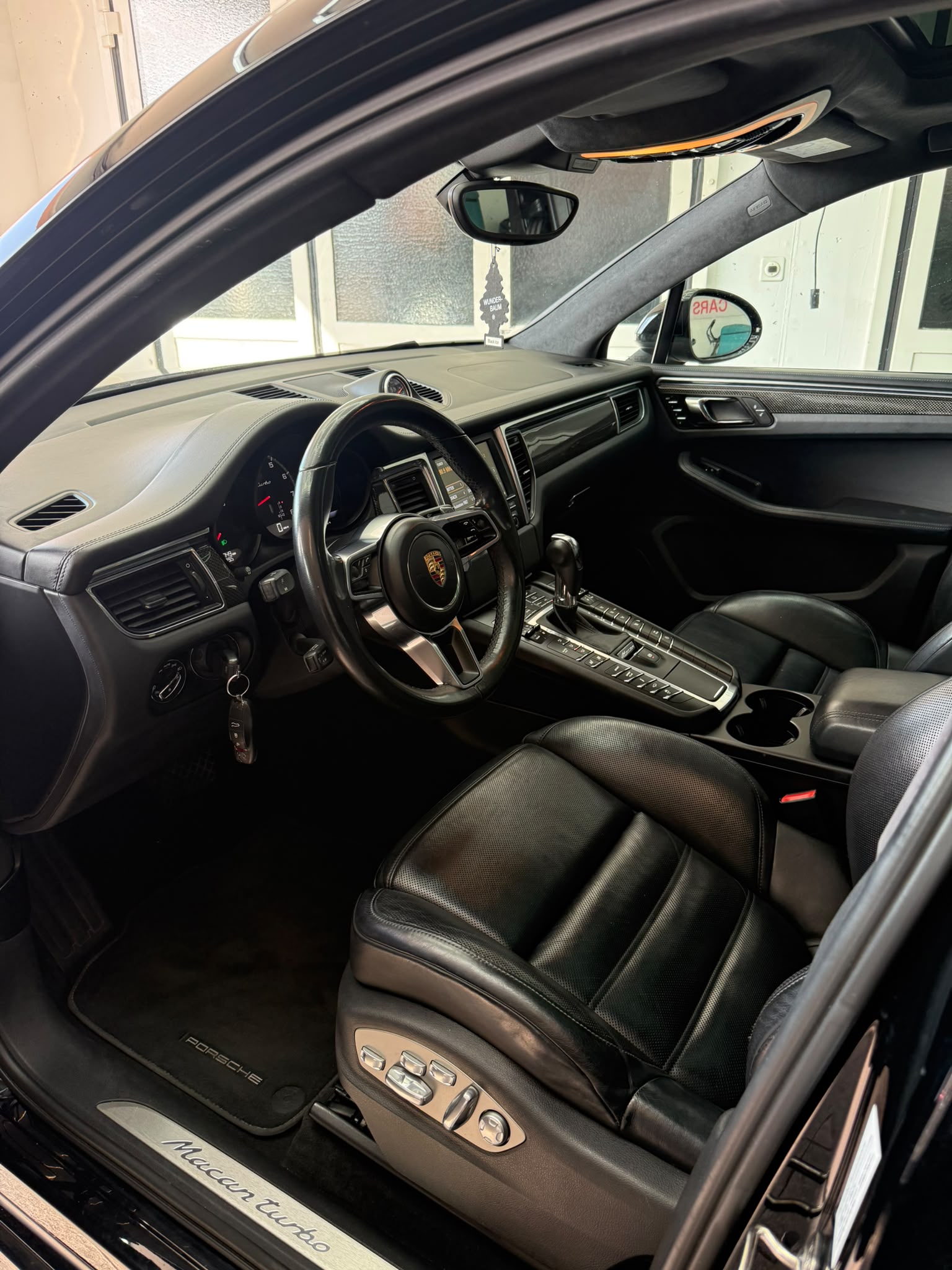 PORSCHE Macan Turbo PDK-image-5