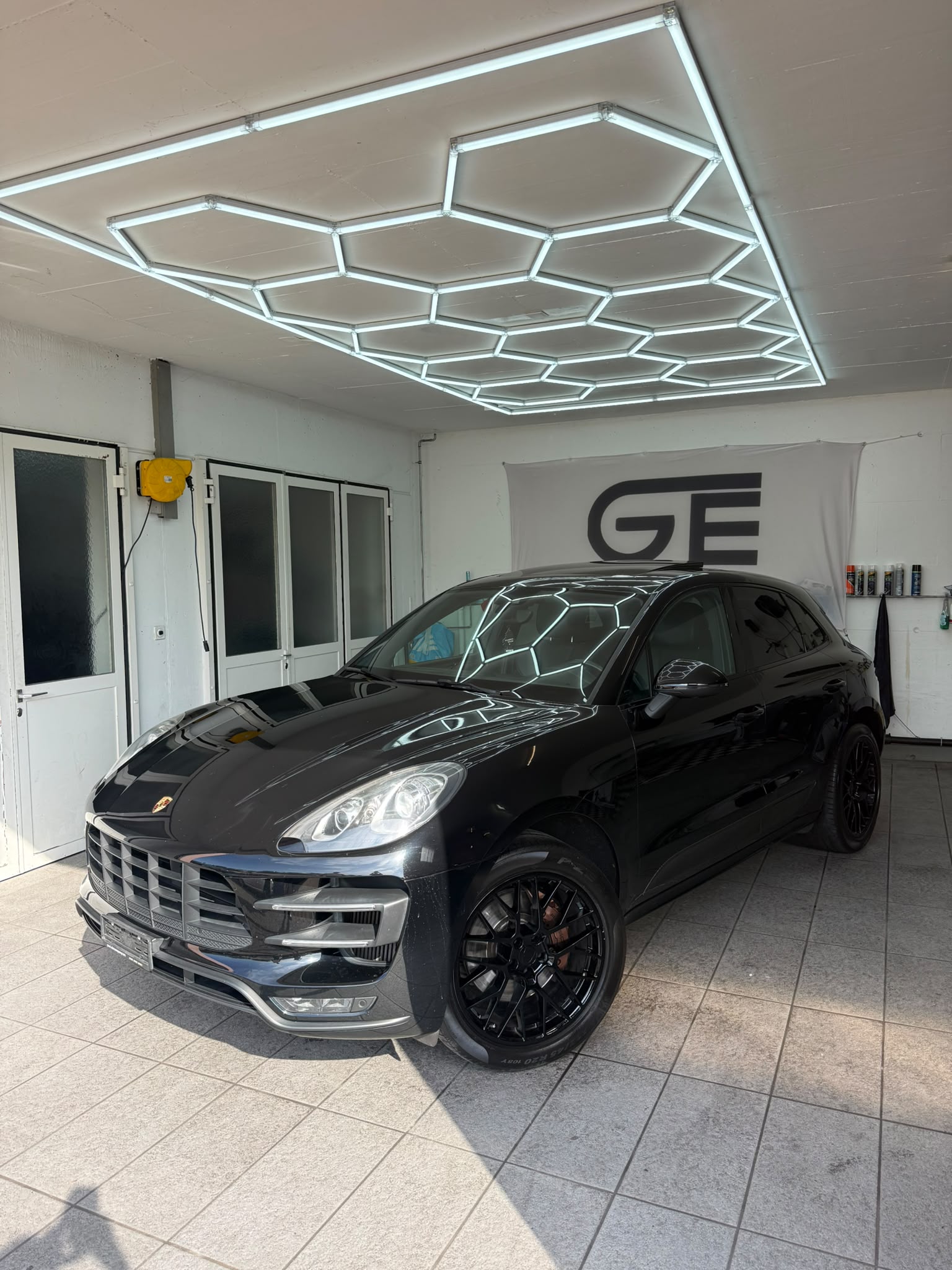 PORSCHE Macan Turbo PDK-image-0