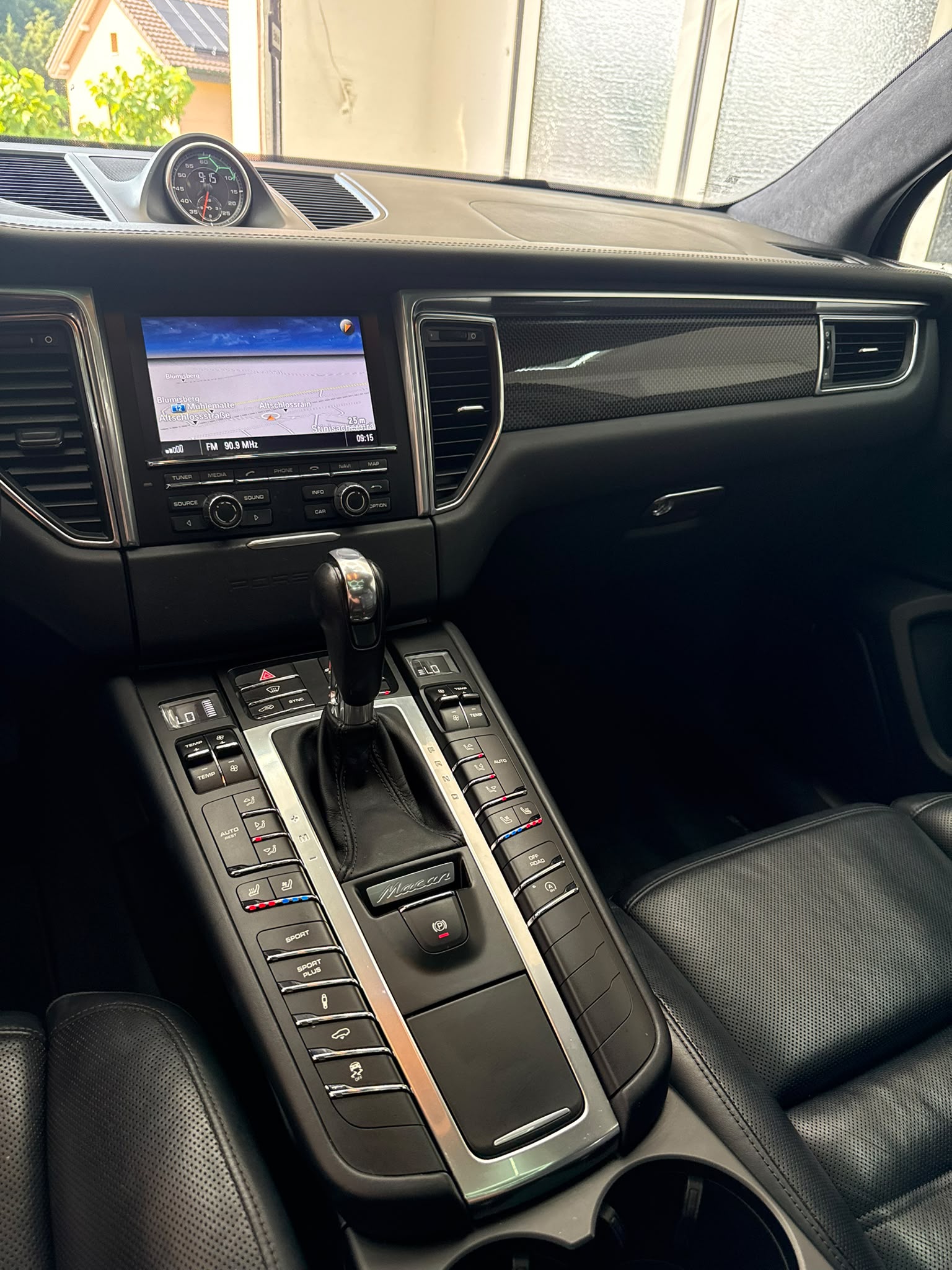 PORSCHE Macan Turbo PDK-image-12
