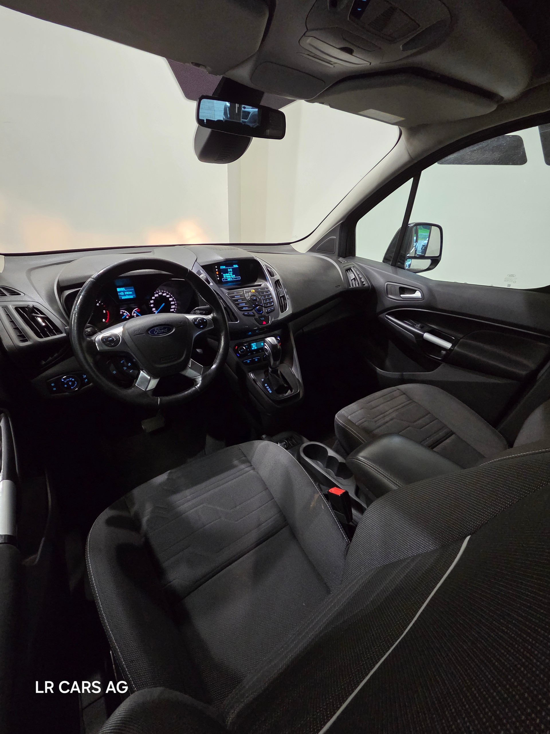 FORD Grand Tourneo Connect 1.5 TDCi Titanium Powershift-image-8