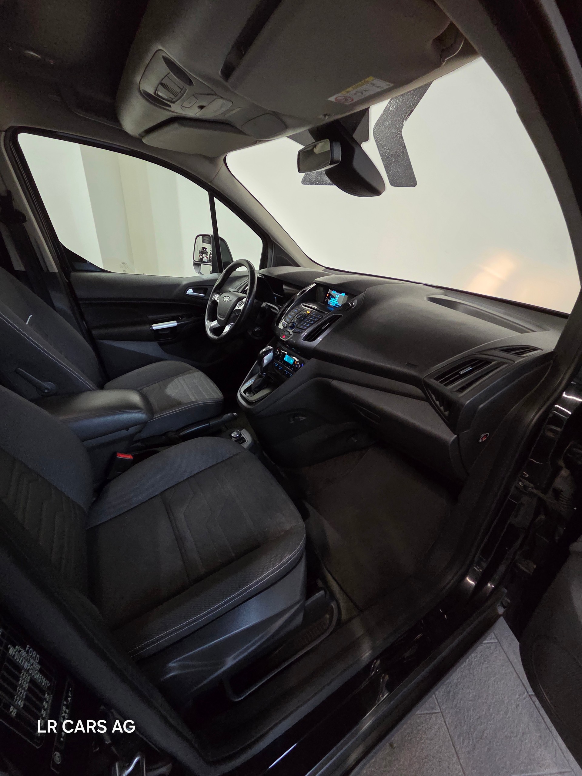 FORD Grand Tourneo Connect 1.5 TDCi Titanium Powershift-image-12